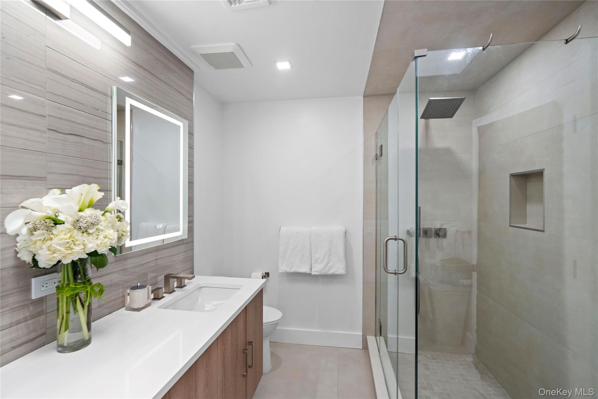 #18 photo, 16 Pony Circle, Roslyn Heights , NY 11577