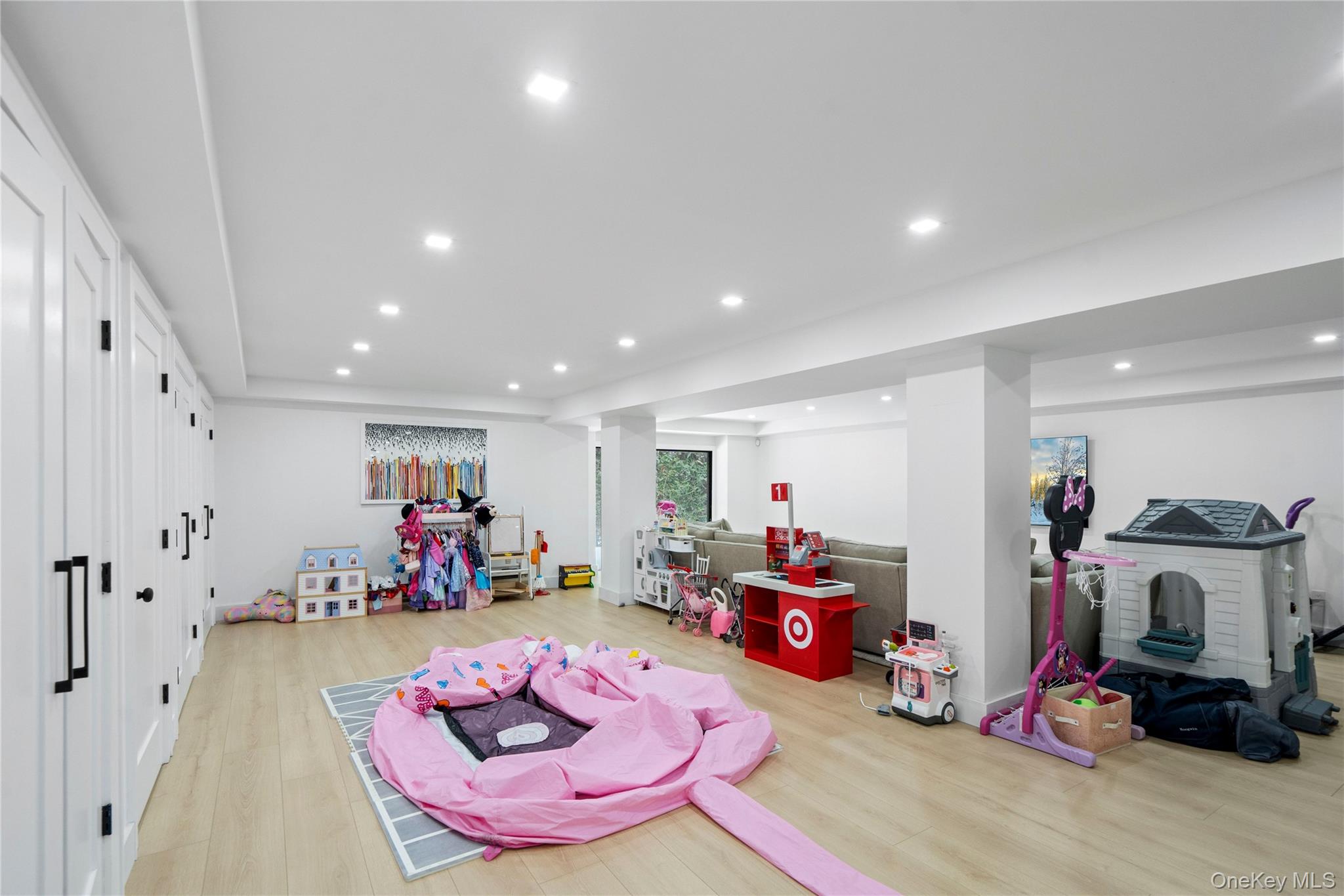 #19 photo, 16 Pony Circle, Roslyn Heights , NY 11577