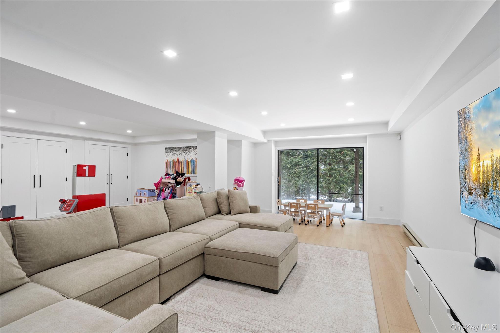 #20 photo, 16 Pony Circle, Roslyn Heights , NY 11577