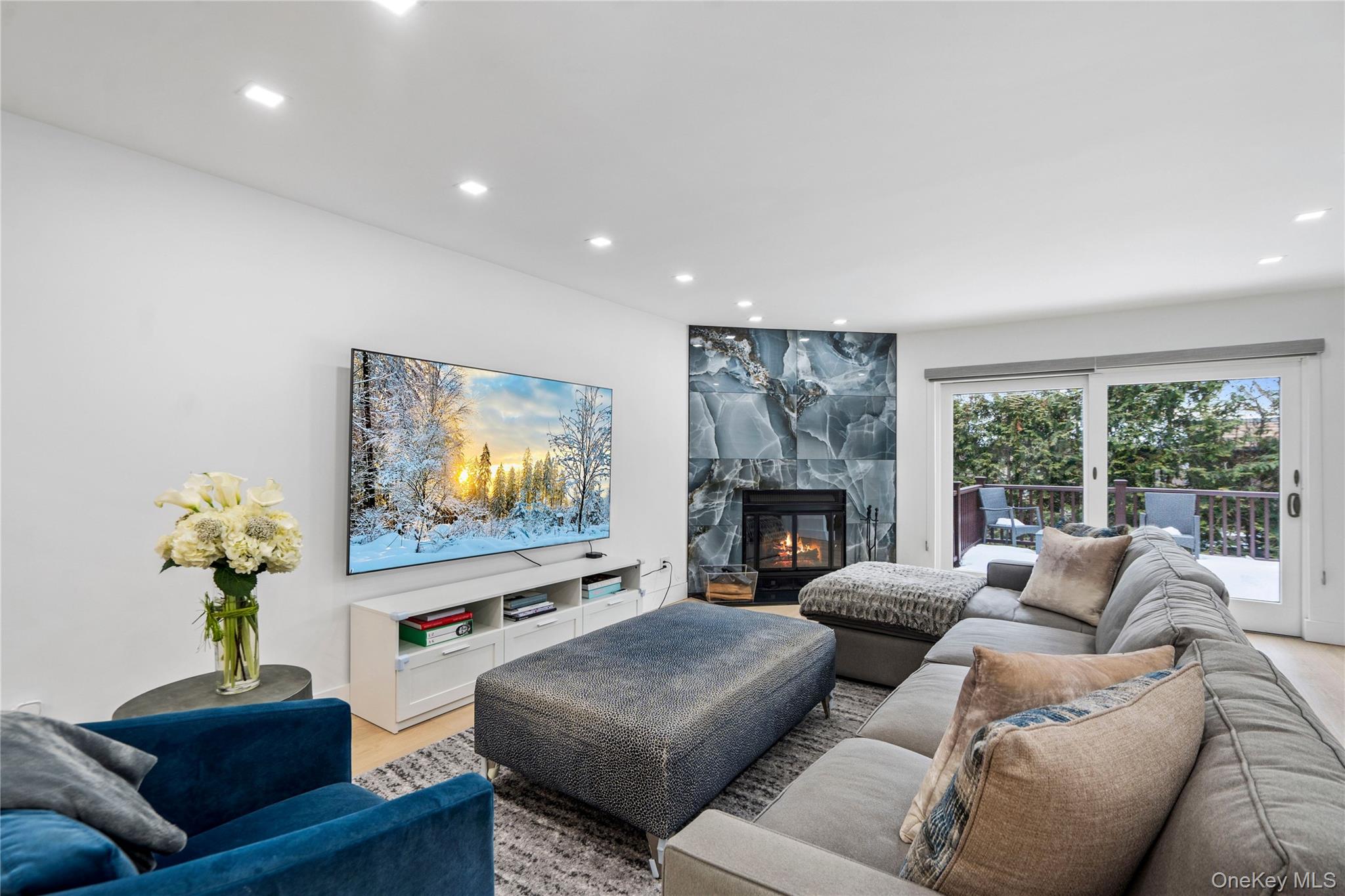 #4 photo, 16 Pony Circle, Roslyn Heights , NY 11577