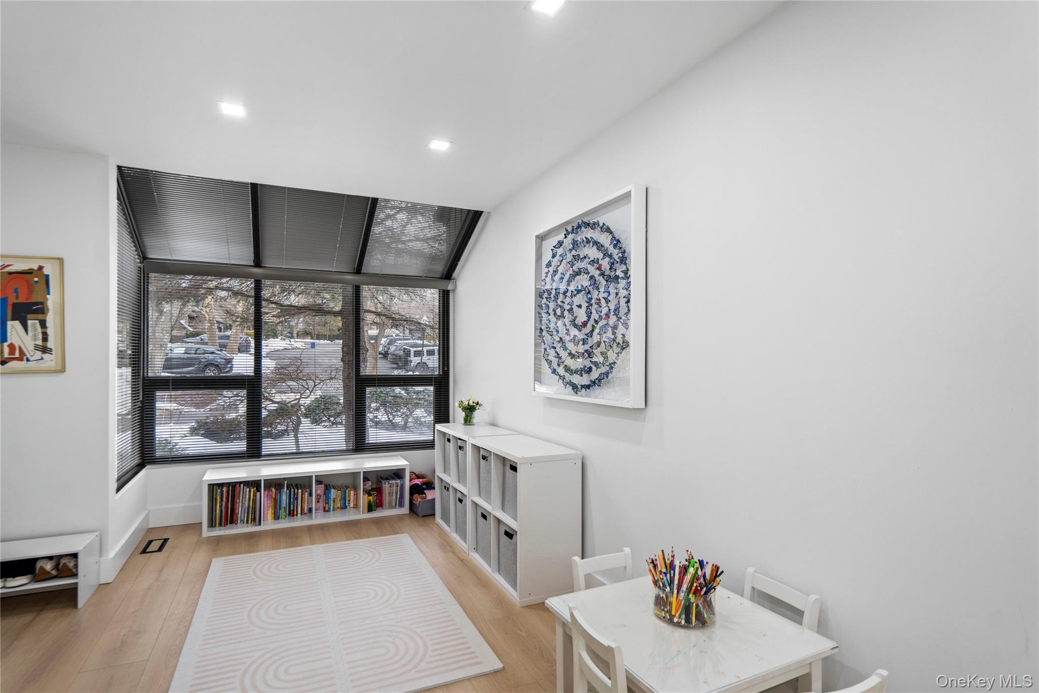 #6 photo, 16 Pony Circle, Roslyn Heights , NY 11577