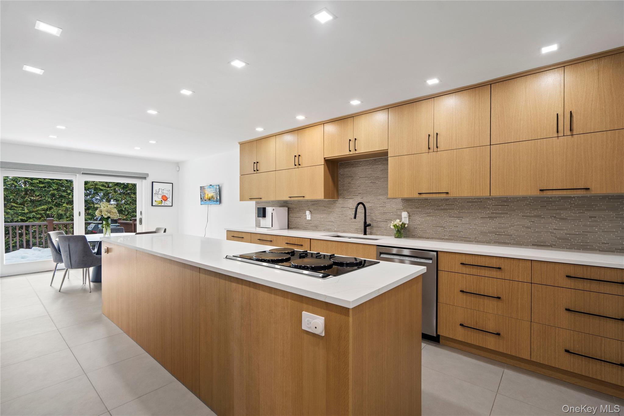 #7 photo, 16 Pony Circle, Roslyn Heights , NY 11577