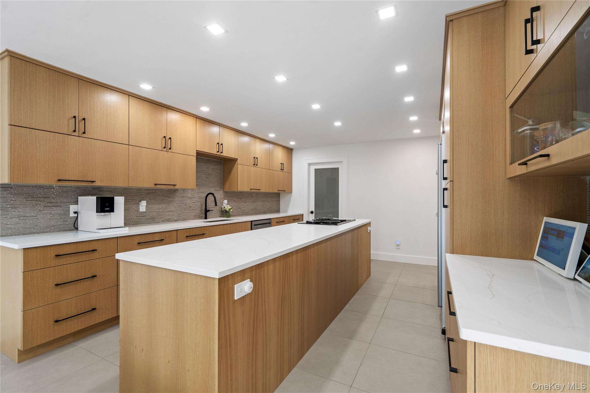 #8 photo, 16 Pony Circle, Roslyn Heights , NY 11577