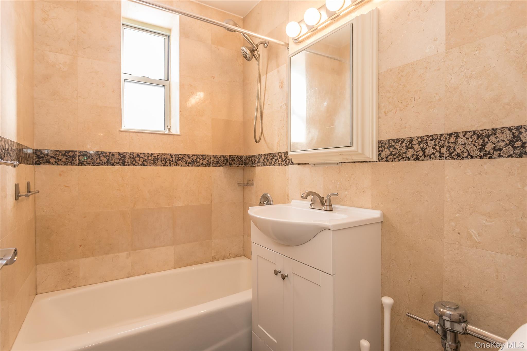 #16 photo, 30-69 Hobart Street, Woodside , NY 11377