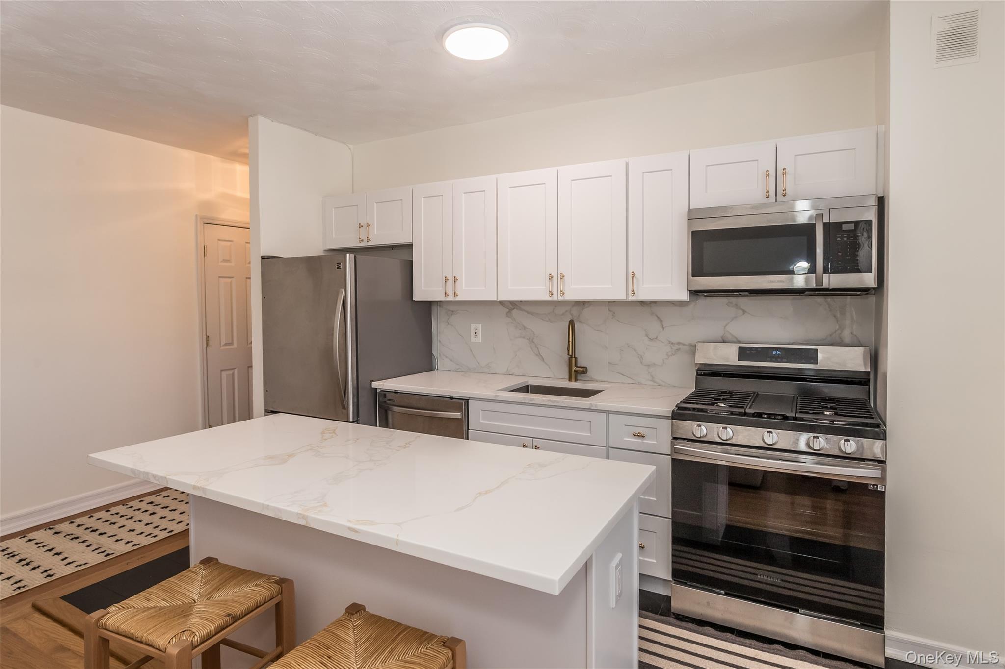 #6 photo, 30-69 Hobart Street, Woodside , NY 11377