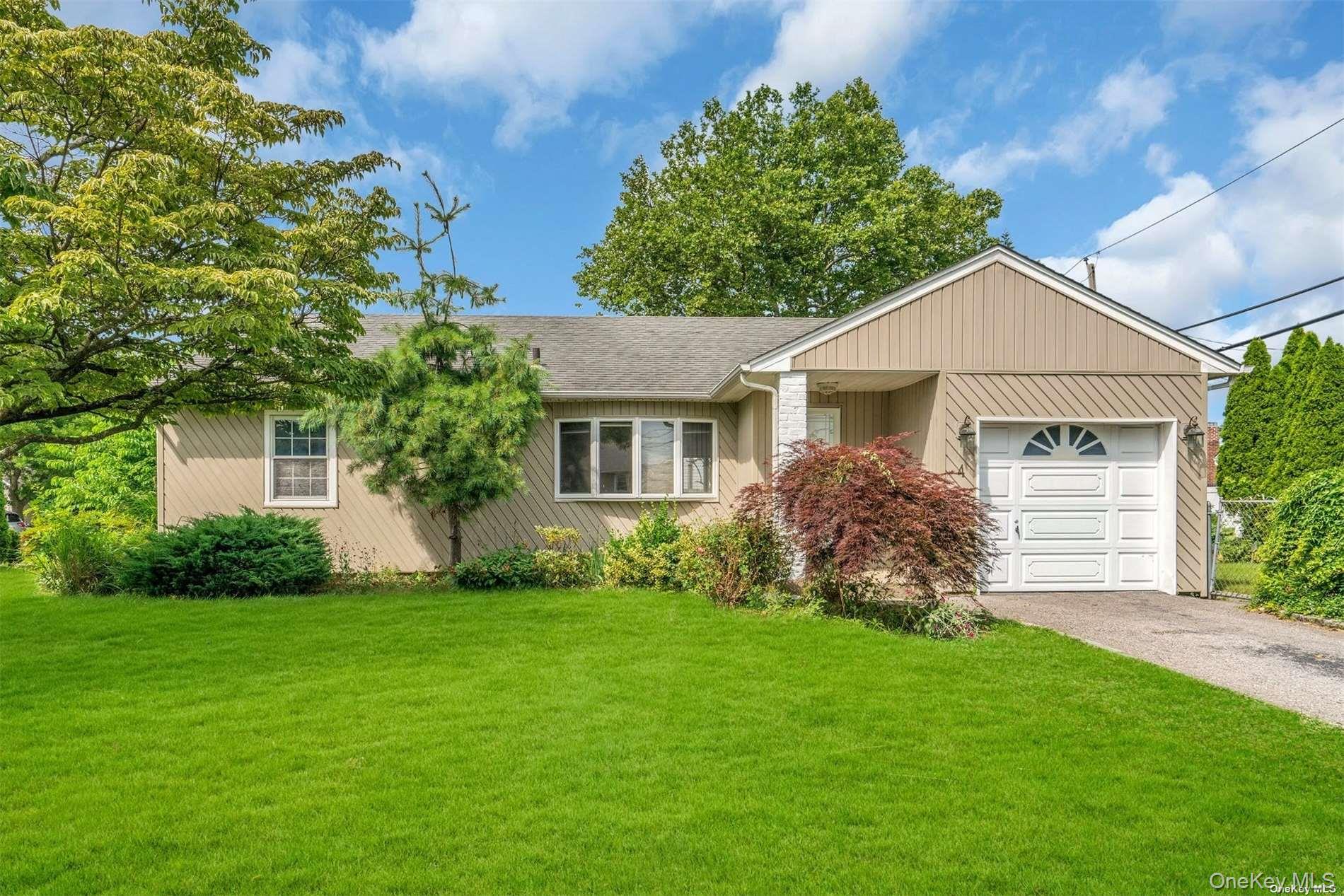 #1 photo, 4 Cheshire Road, Bethpage , NY 11714