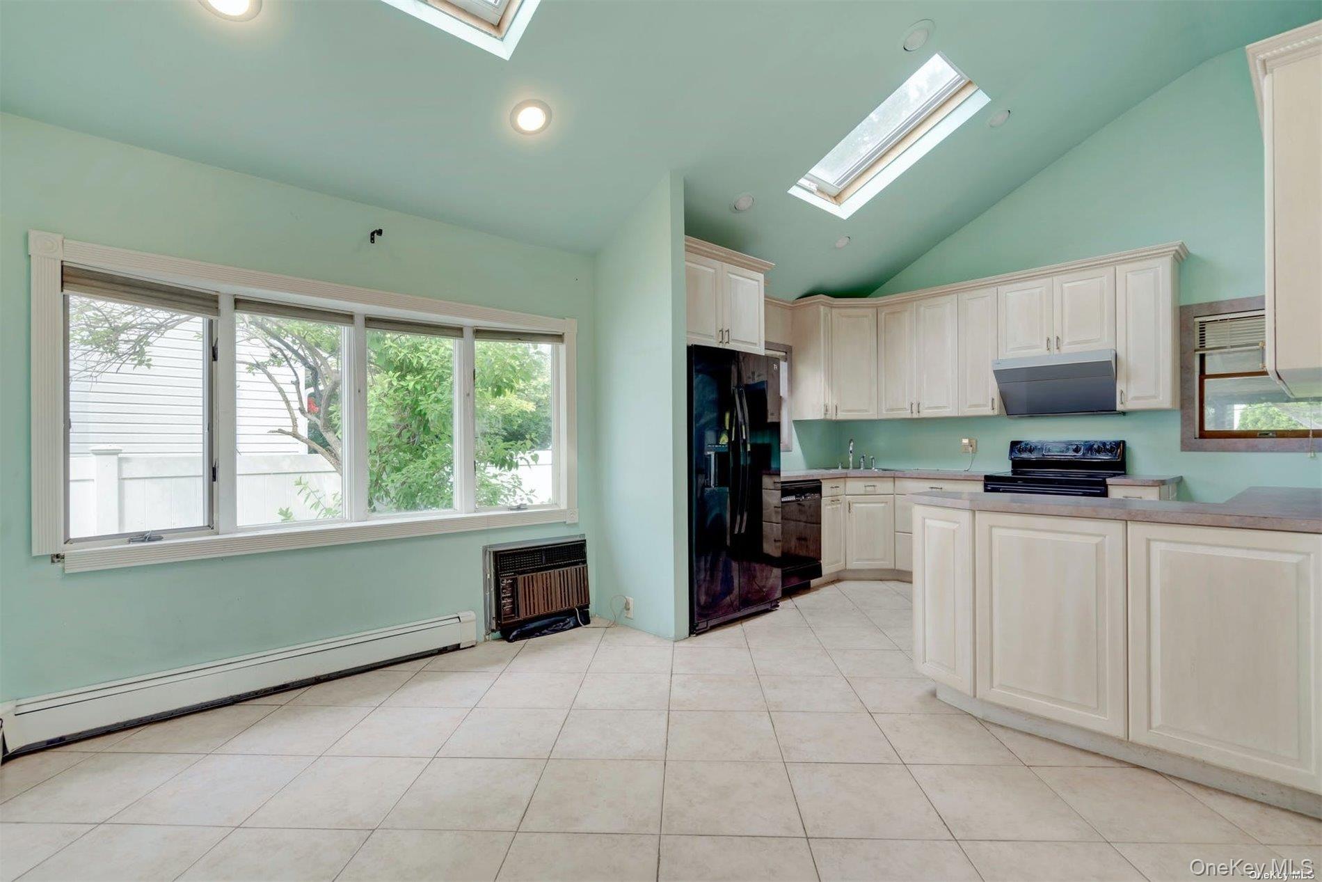 #16 photo, 4 Cheshire Road, Bethpage , NY 11714