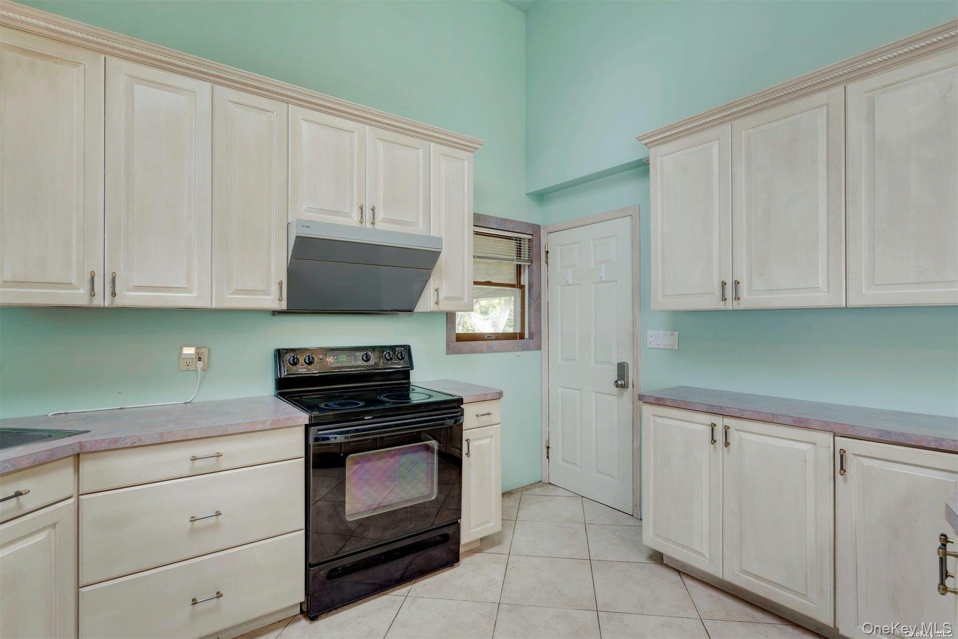 #17 photo, 4 Cheshire Road, Bethpage , NY 11714