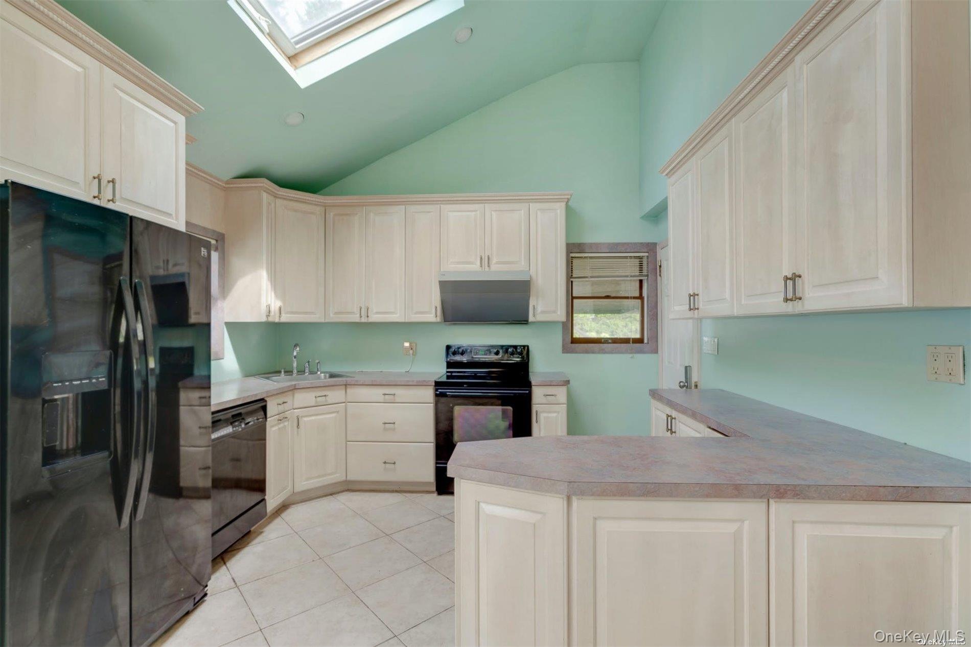 #18 photo, 4 Cheshire Road, Bethpage , NY 11714