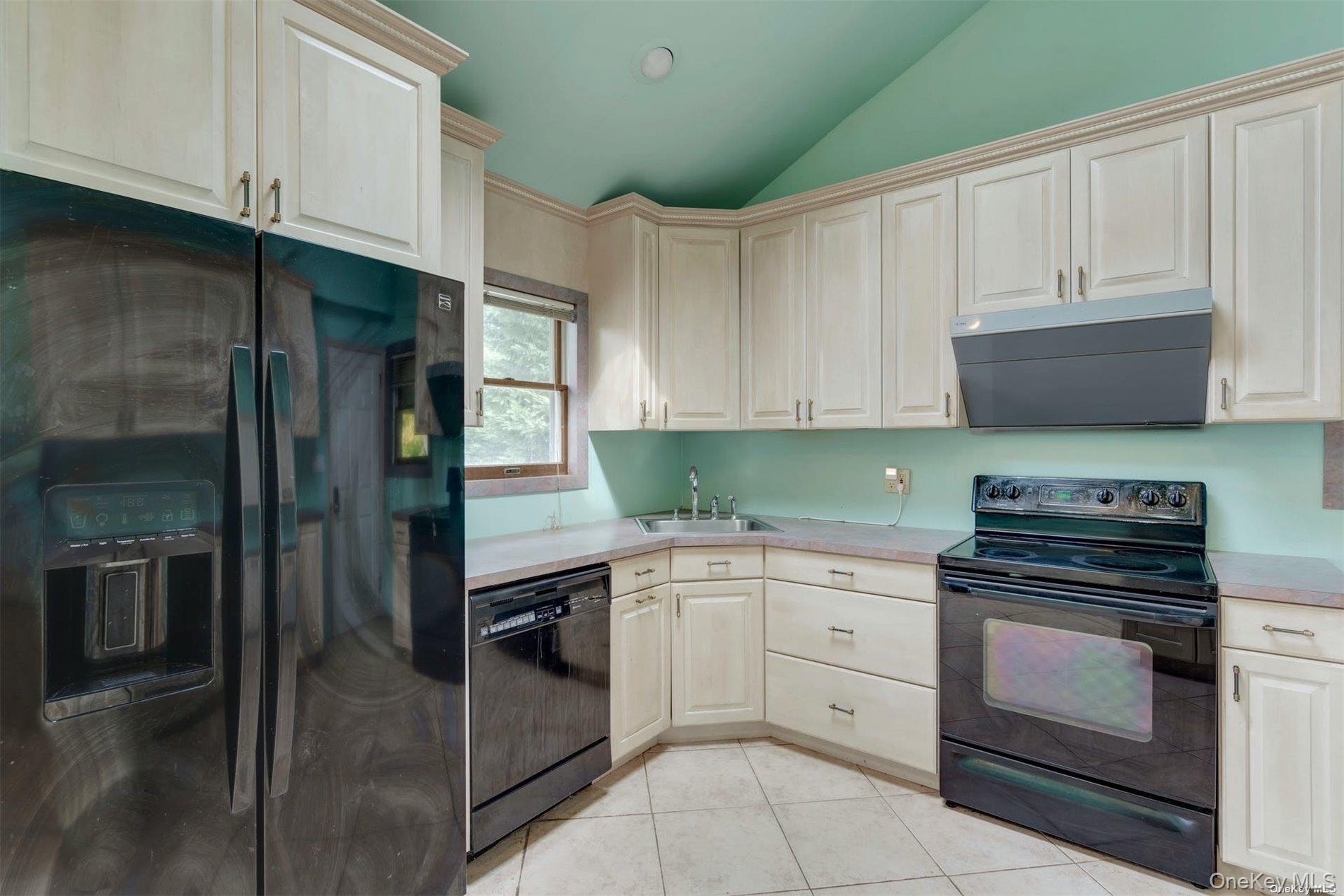 #19 photo, 4 Cheshire Road, Bethpage , NY 11714