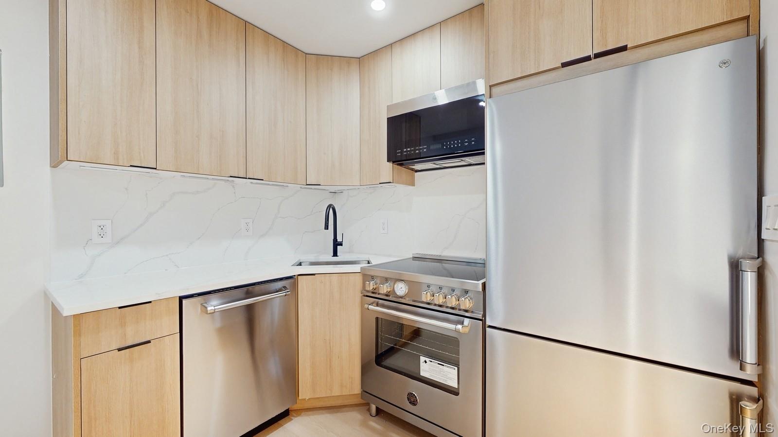 #4 photo, 32-57 38th Street, Long Island City , NY 11103