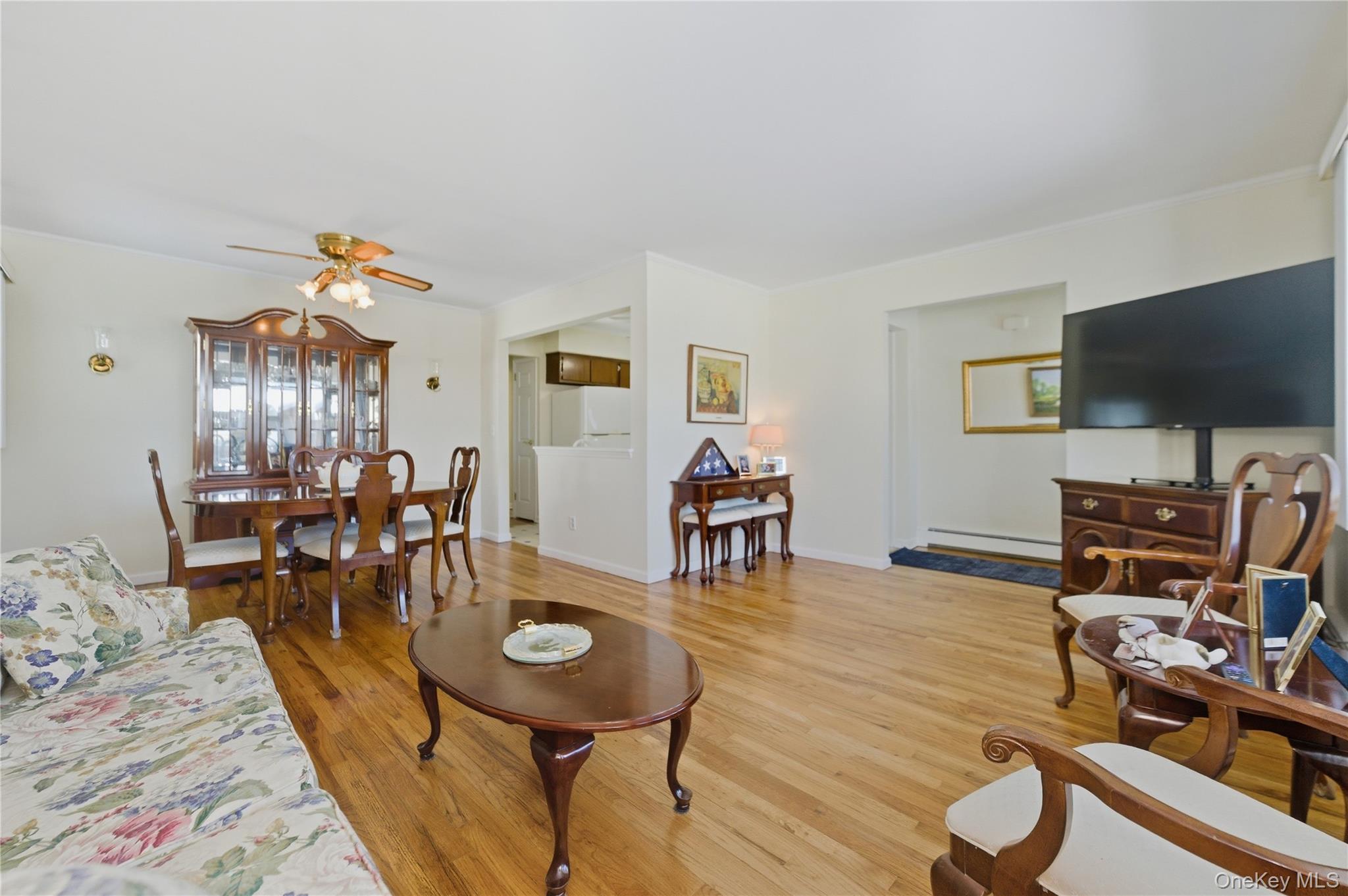 #4 photo, 633 Evelyn Avenue, East Meadow , NY 11554