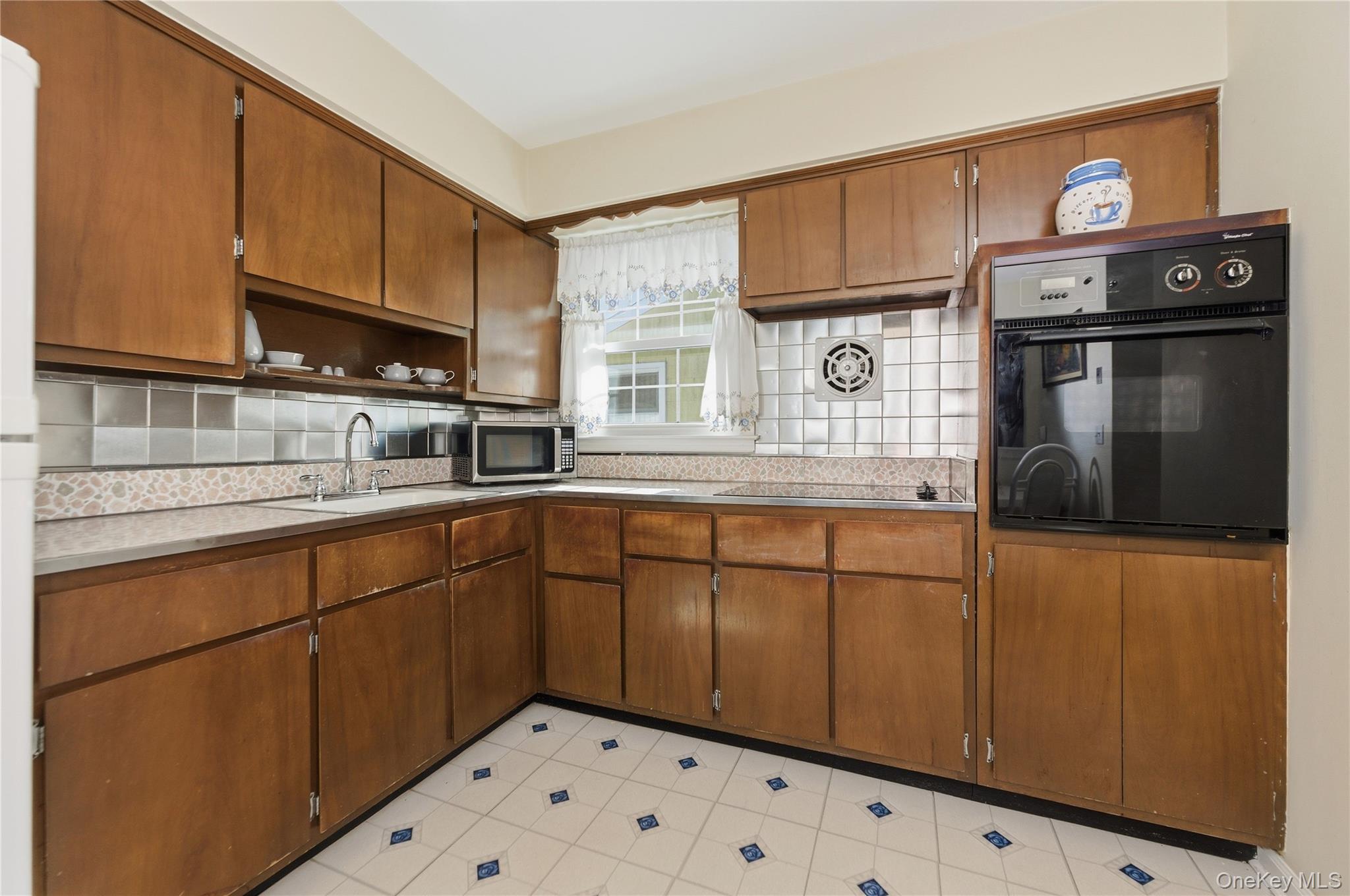 #6 photo, 633 Evelyn Avenue, East Meadow , NY 11554