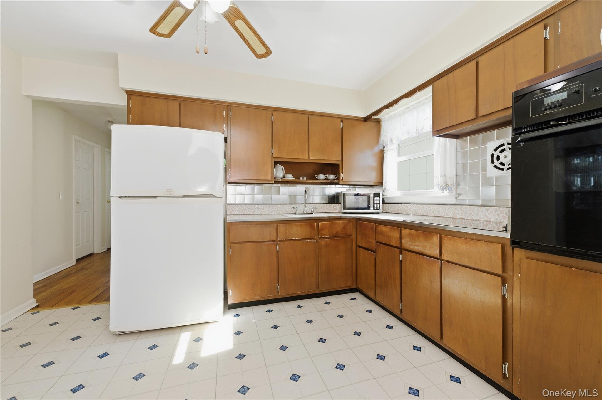 #7 photo, 633 Evelyn Avenue, East Meadow , NY 11554