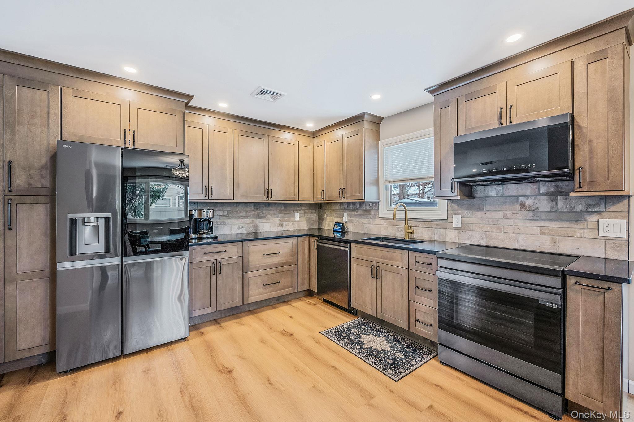 #14 photo, 33 Loughlin Drive, Shirley , NY 11967