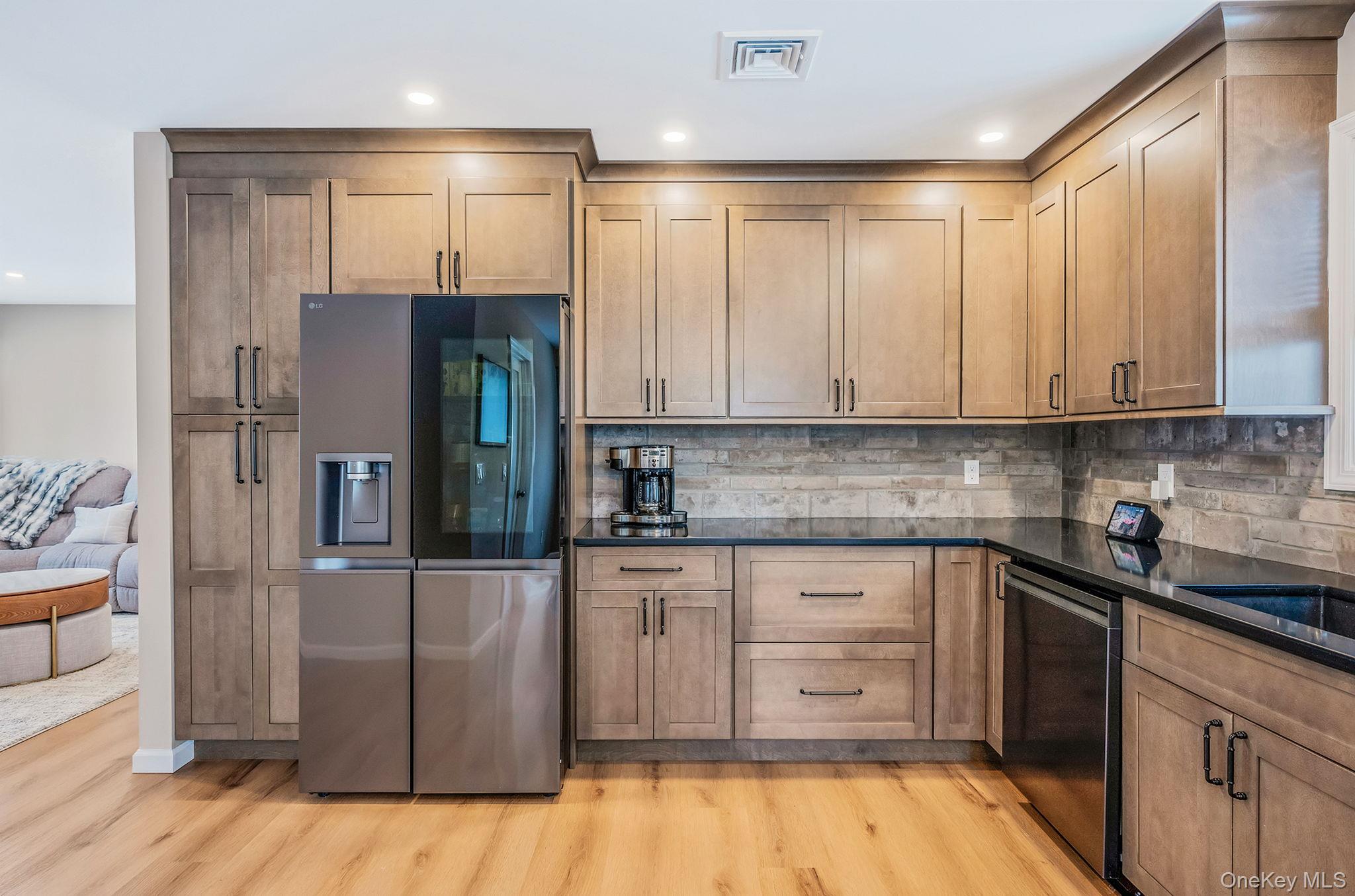 #15 photo, 33 Loughlin Drive, Shirley , NY 11967