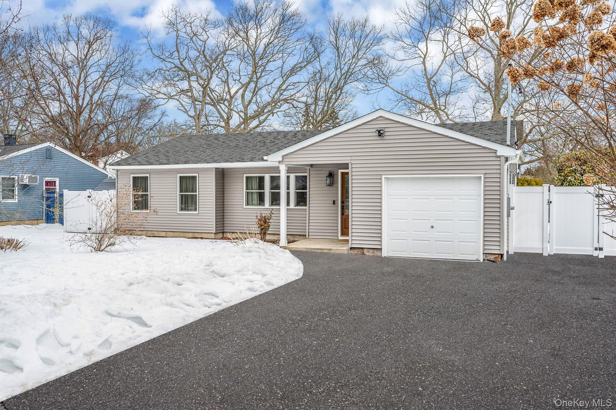 #2 photo, 33 Loughlin Drive, Shirley , NY 11967