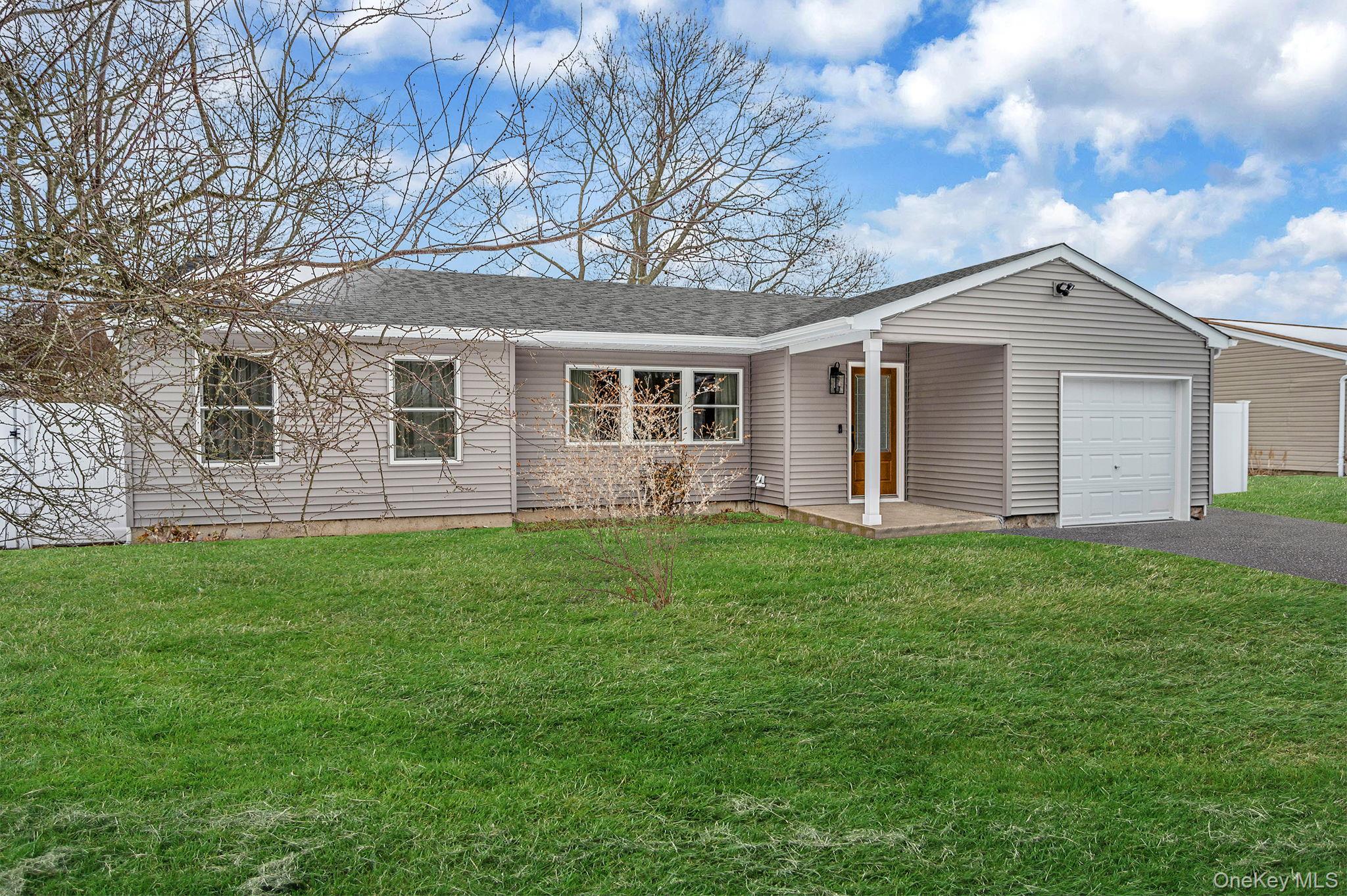 #5 photo, 33 Loughlin Drive, Shirley , NY 11967