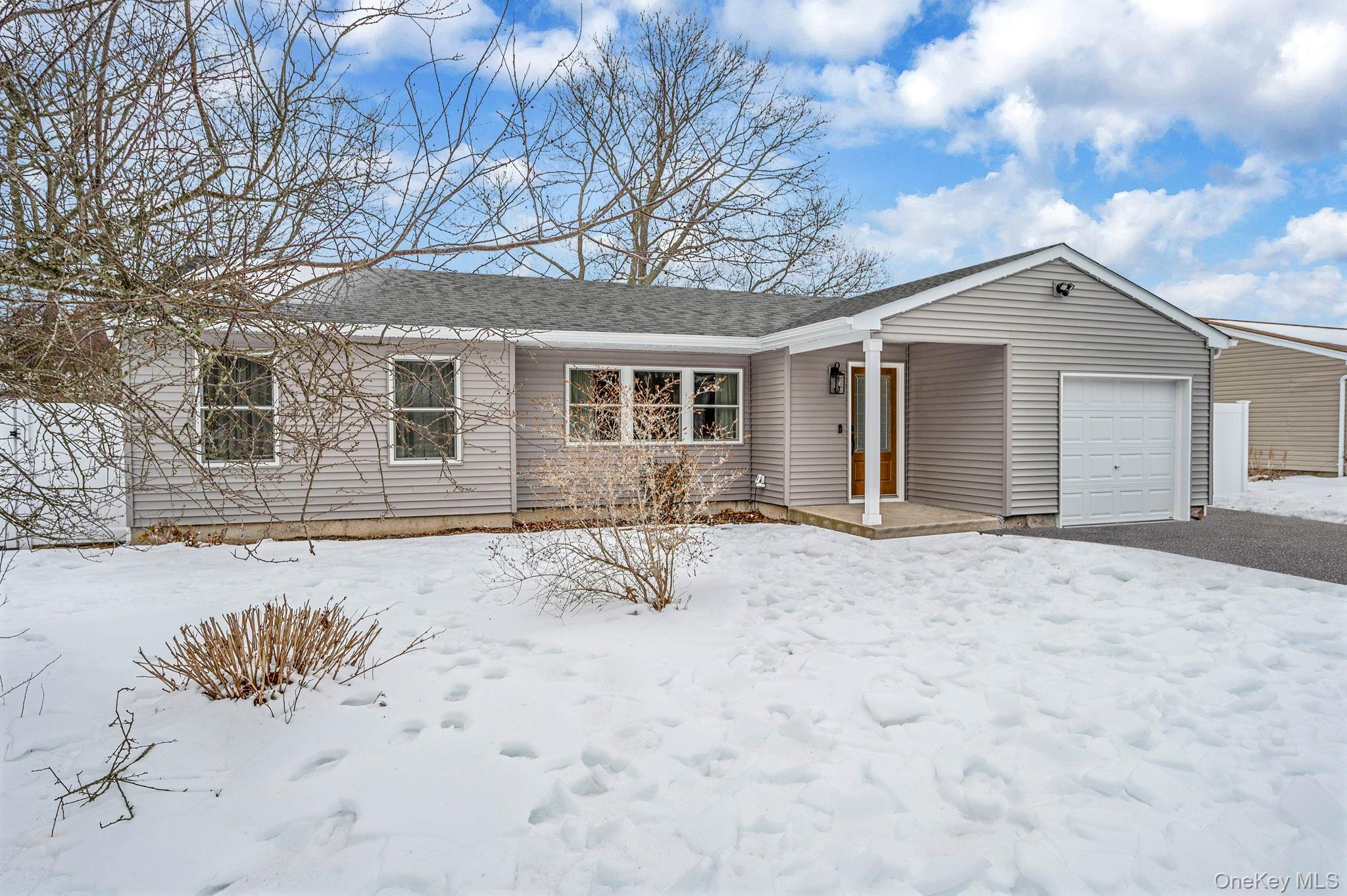 #6 photo, 33 Loughlin Drive, Shirley , NY 11967