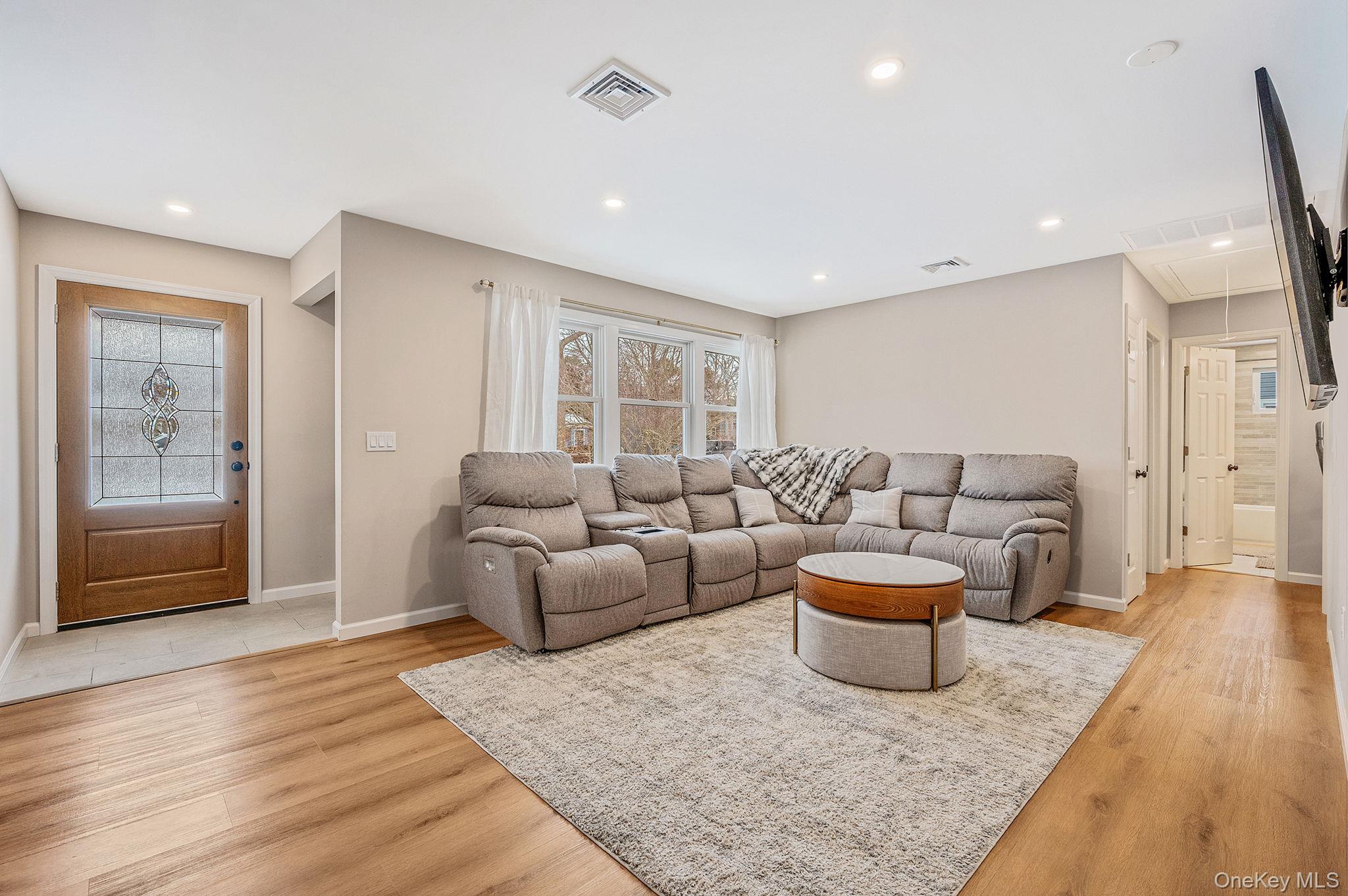 #9 photo, 33 Loughlin Drive, Shirley , NY 11967