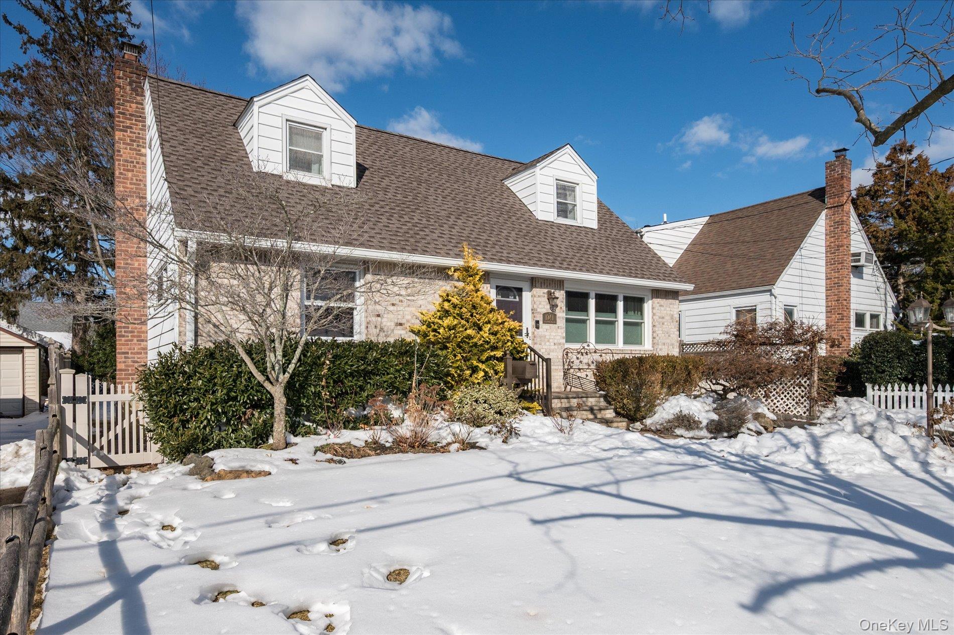 #3 photo, 1741 Bushwick Avenue, Merrick , NY 11566