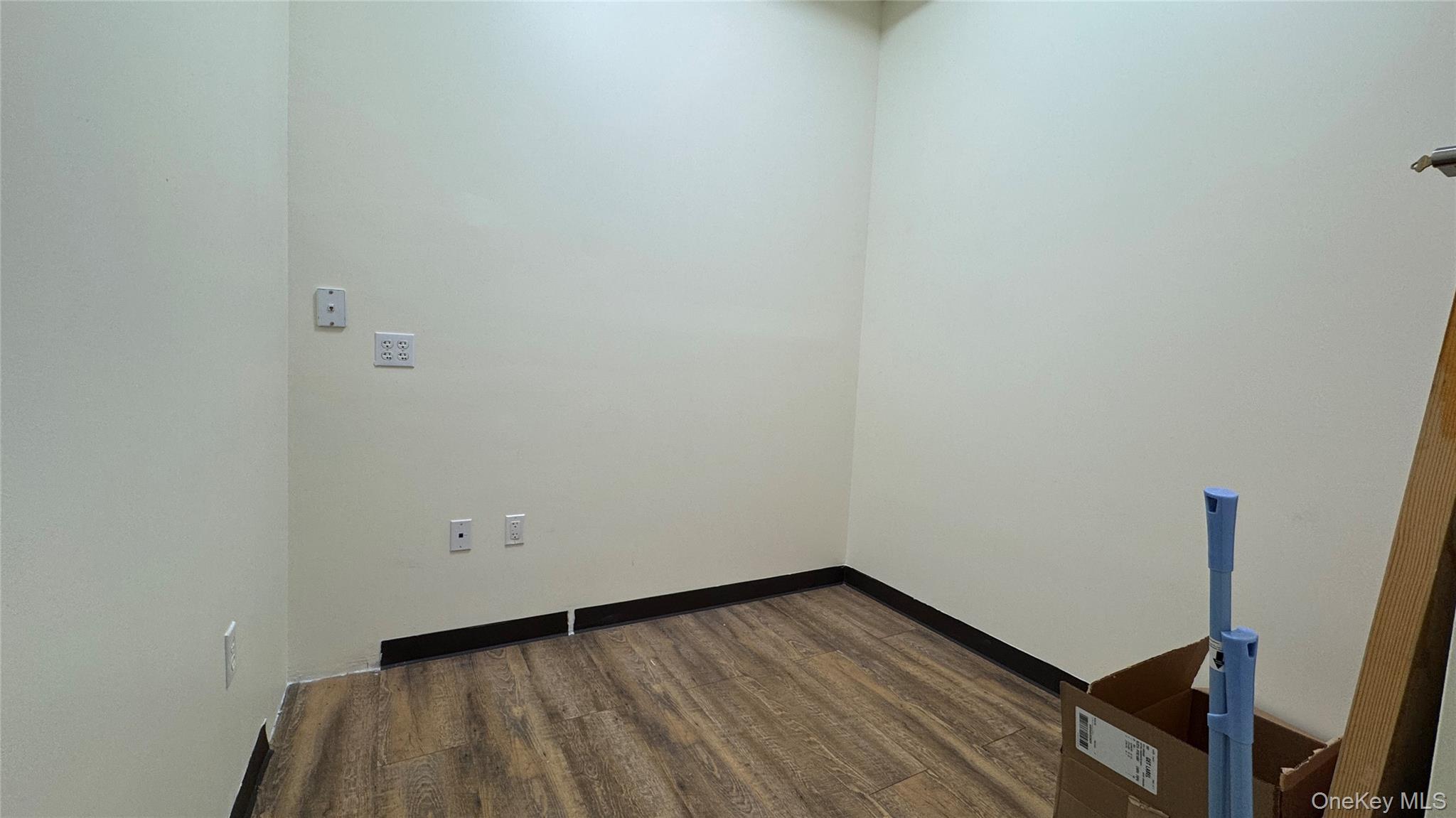 #11 photo, 131-07 40th Street, كوينز Flushing , NY 11354