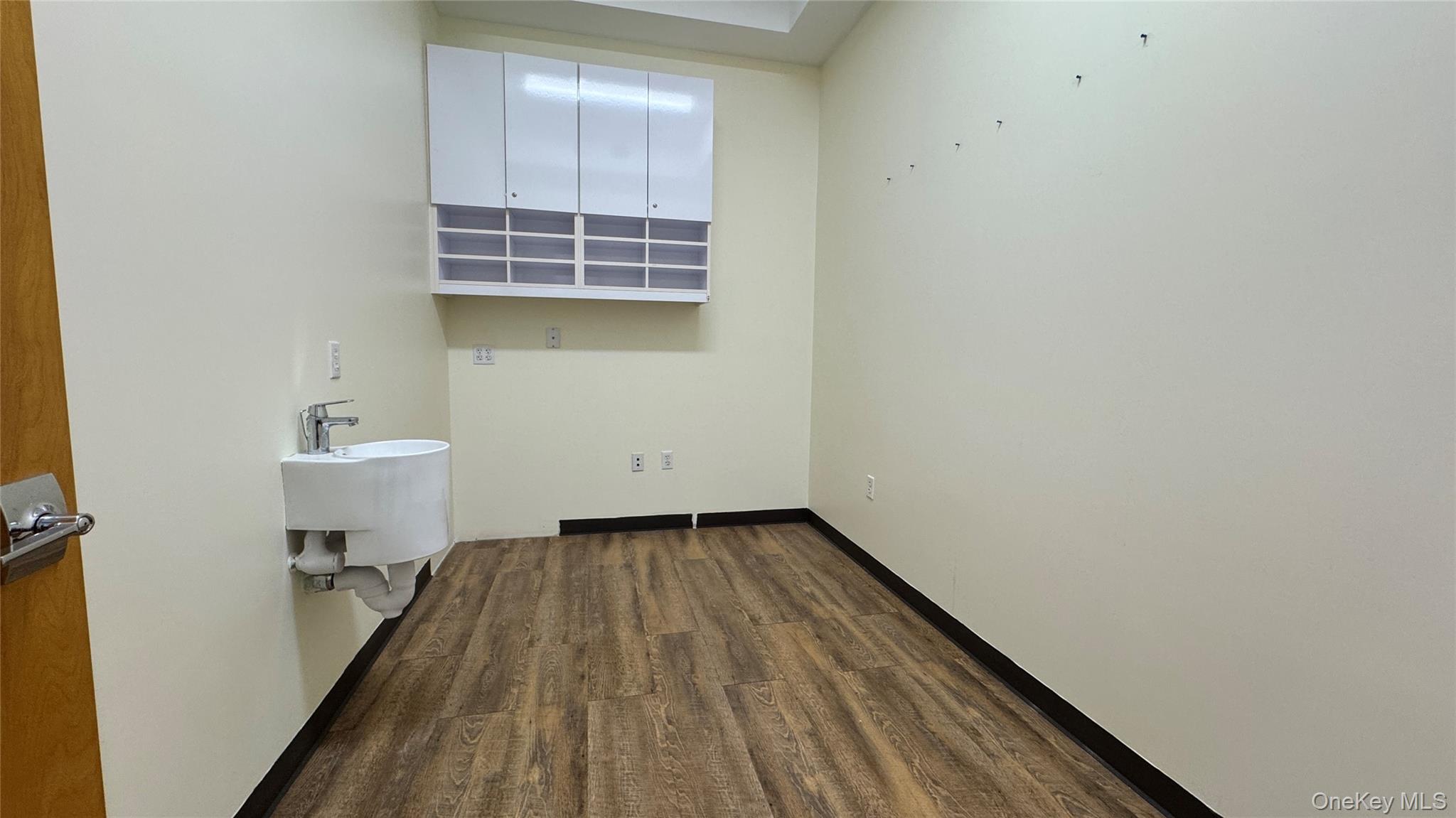 #13 photo, 131-07 40th Street, كوينز Flushing , NY 11354