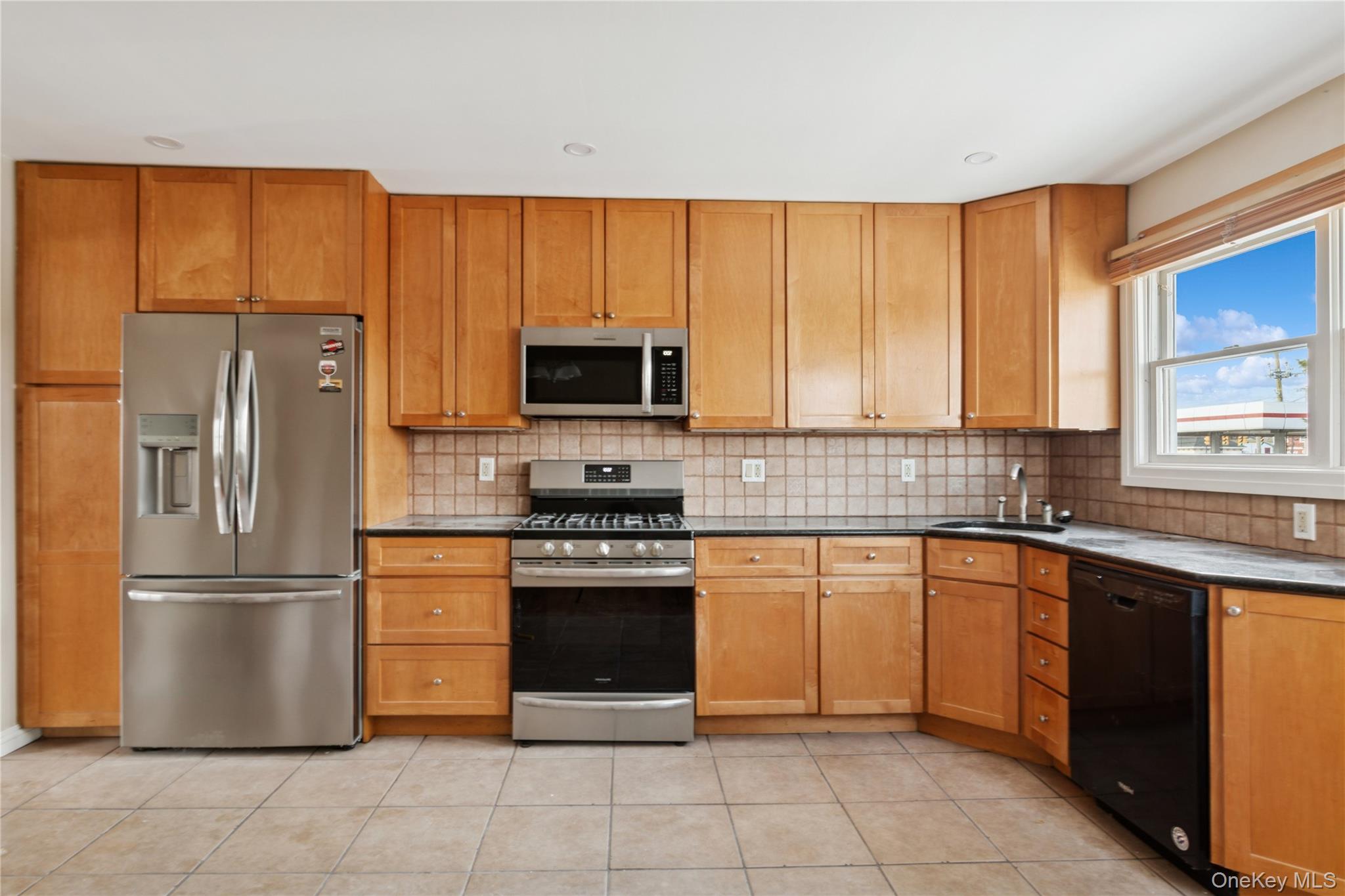 #10 photo, 4274 Broadway, Island Park , NY 11558