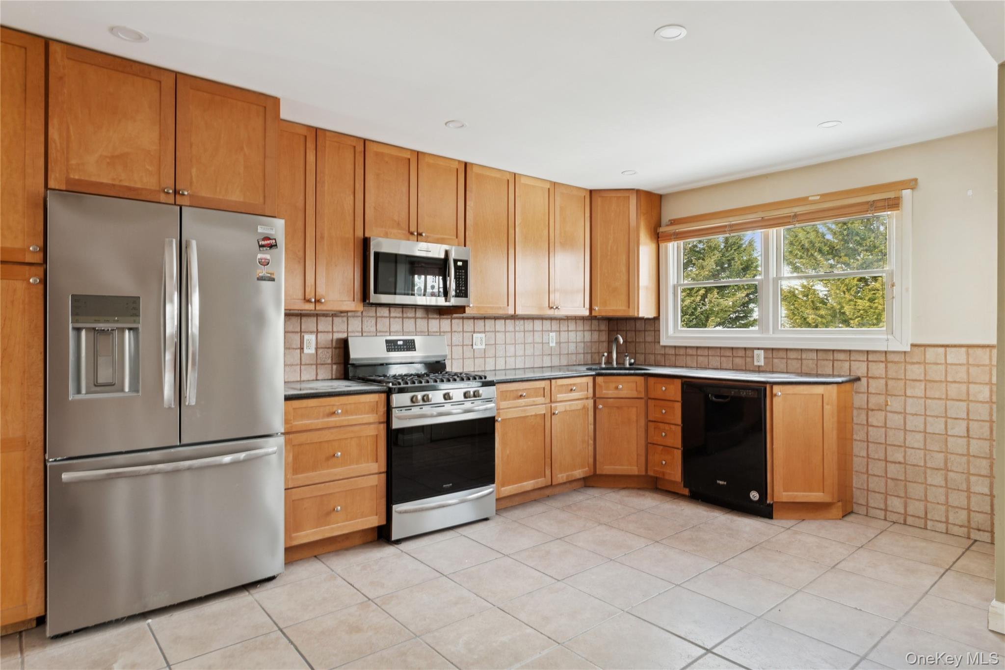 #11 photo, 4274 Broadway, Island Park , NY 11558