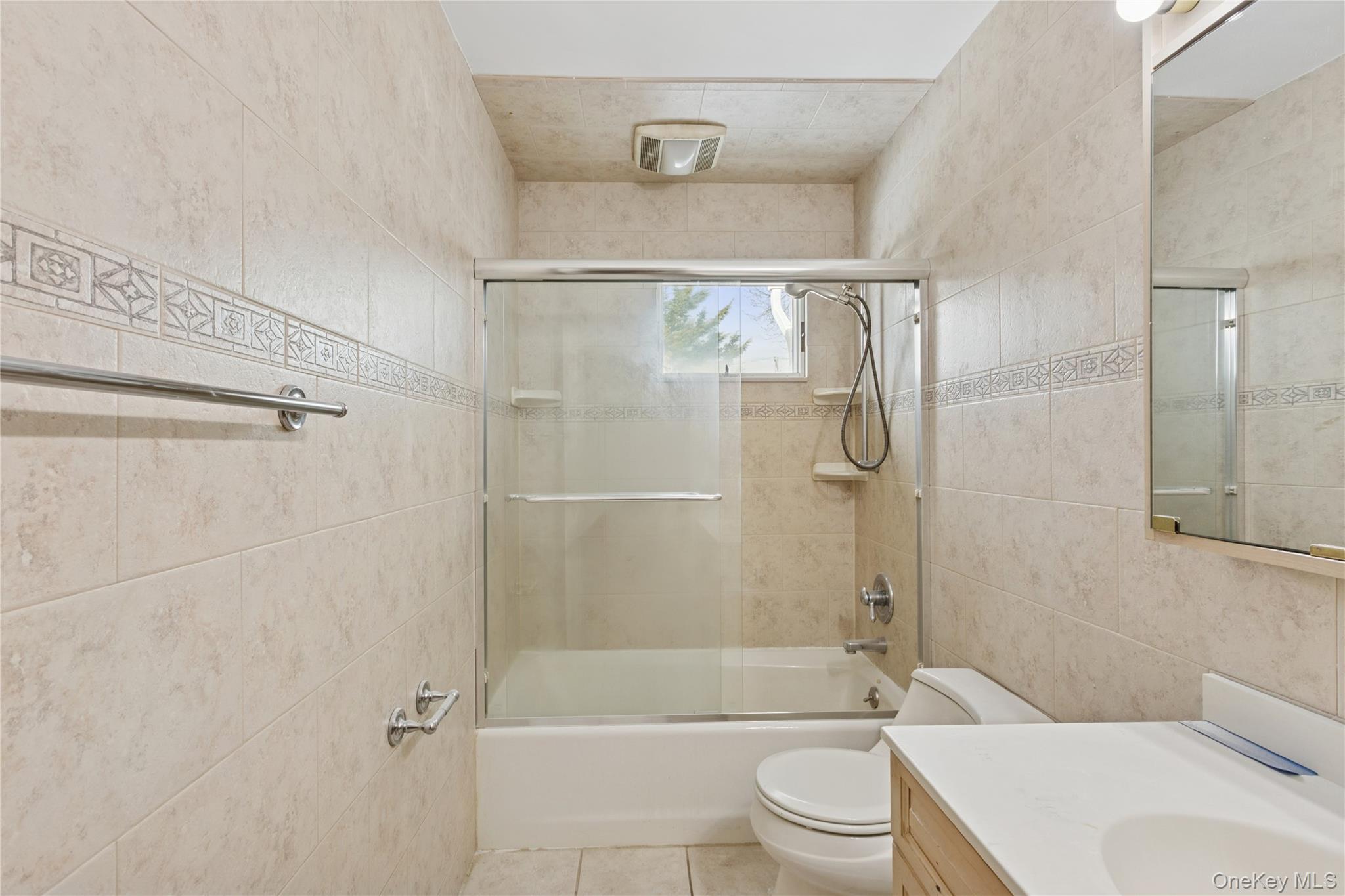 #14 photo, 4274 Broadway, Island Park , NY 11558