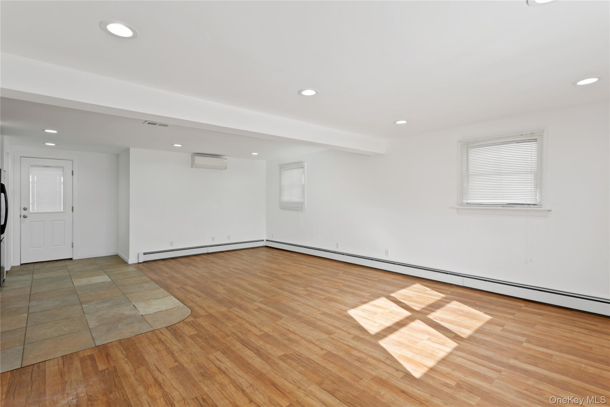 #19 photo, 4274 Broadway, Island Park , NY 11558