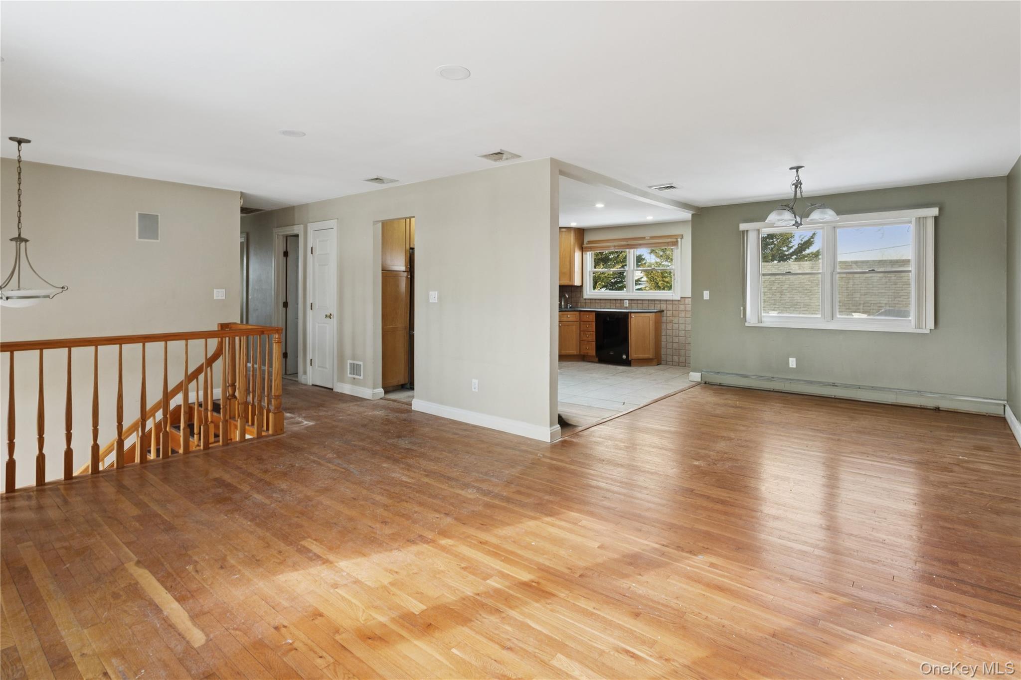 #6 photo, 4274 Broadway, Island Park , NY 11558