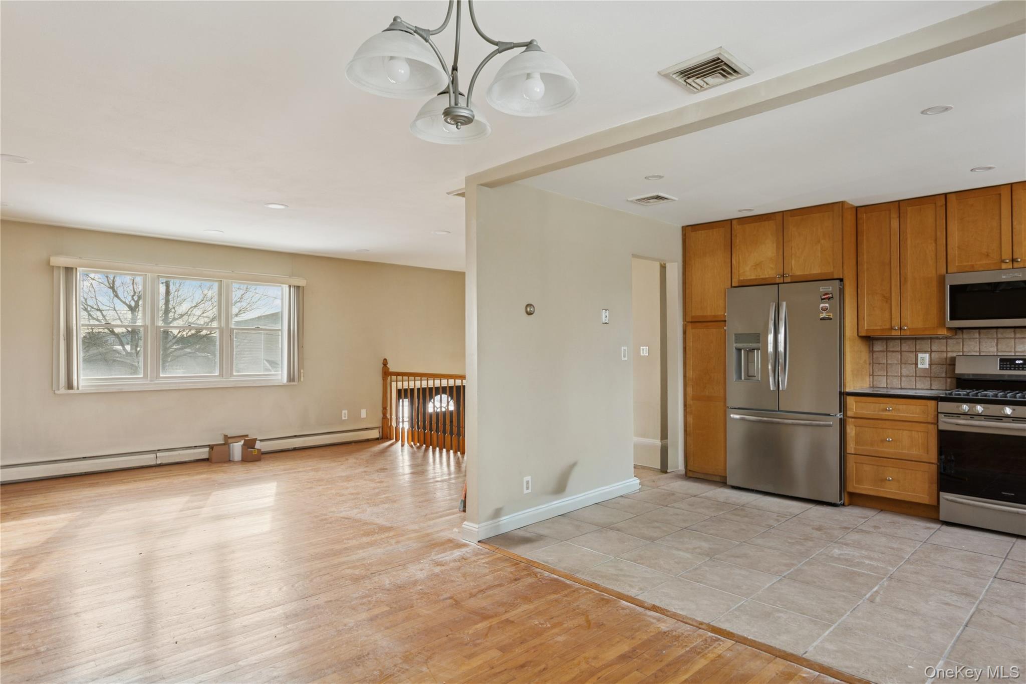#7 photo, 4274 Broadway, Island Park , NY 11558
