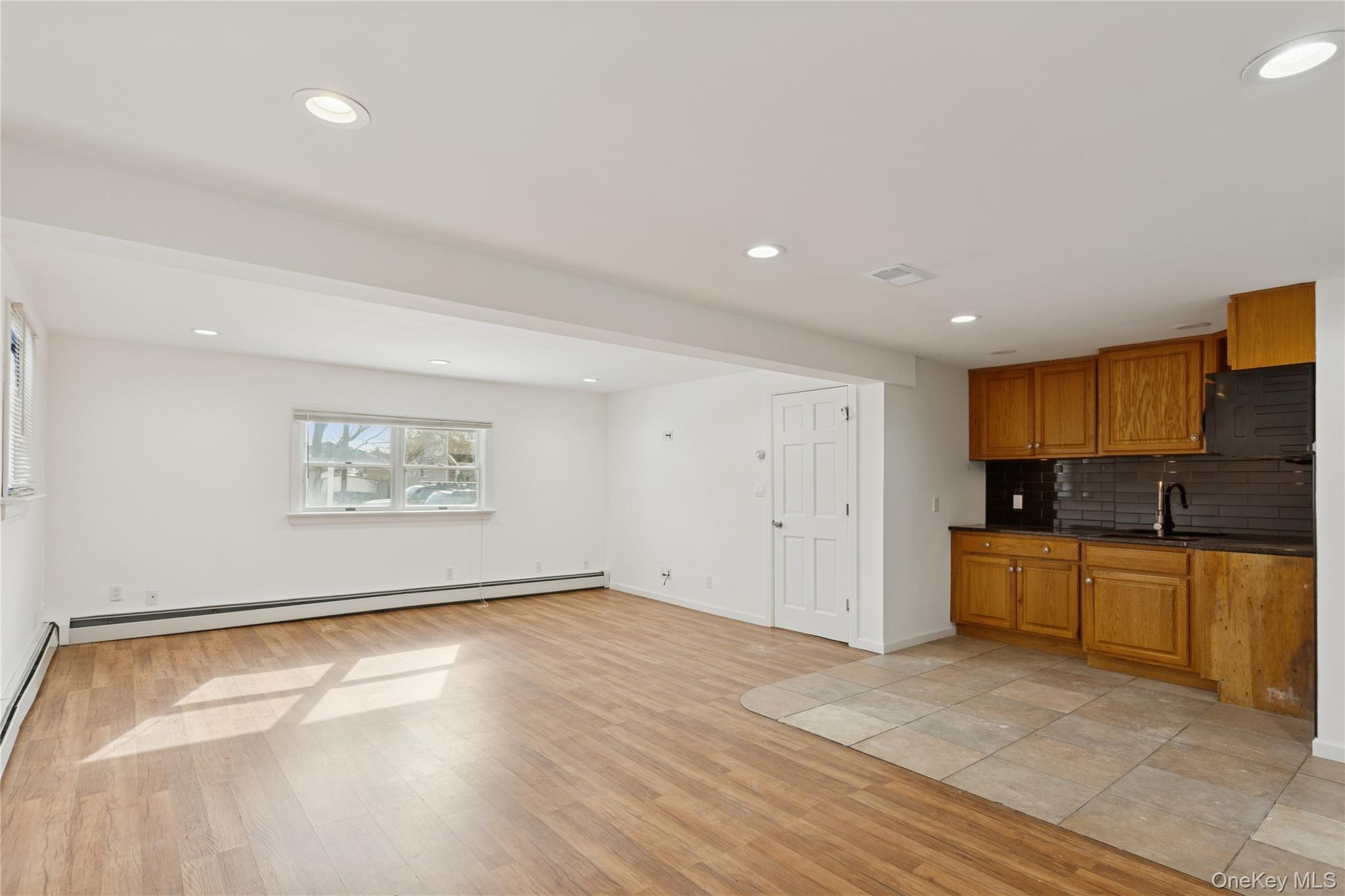 #9 photo, 4274 Broadway, Island Park , NY 11558