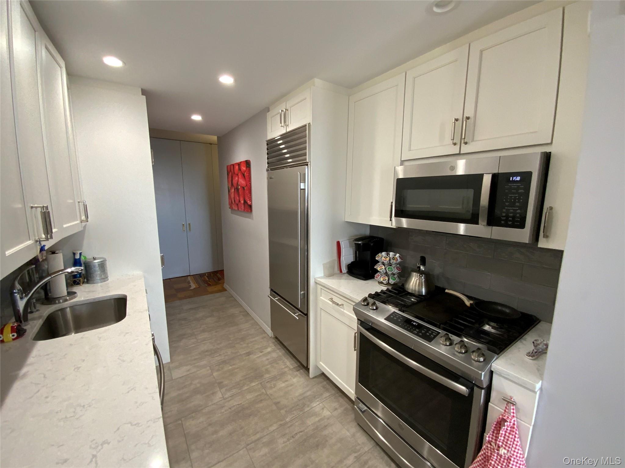 #12 photo, 27110 Grand Central Parkway, Floral Park , NY 11005