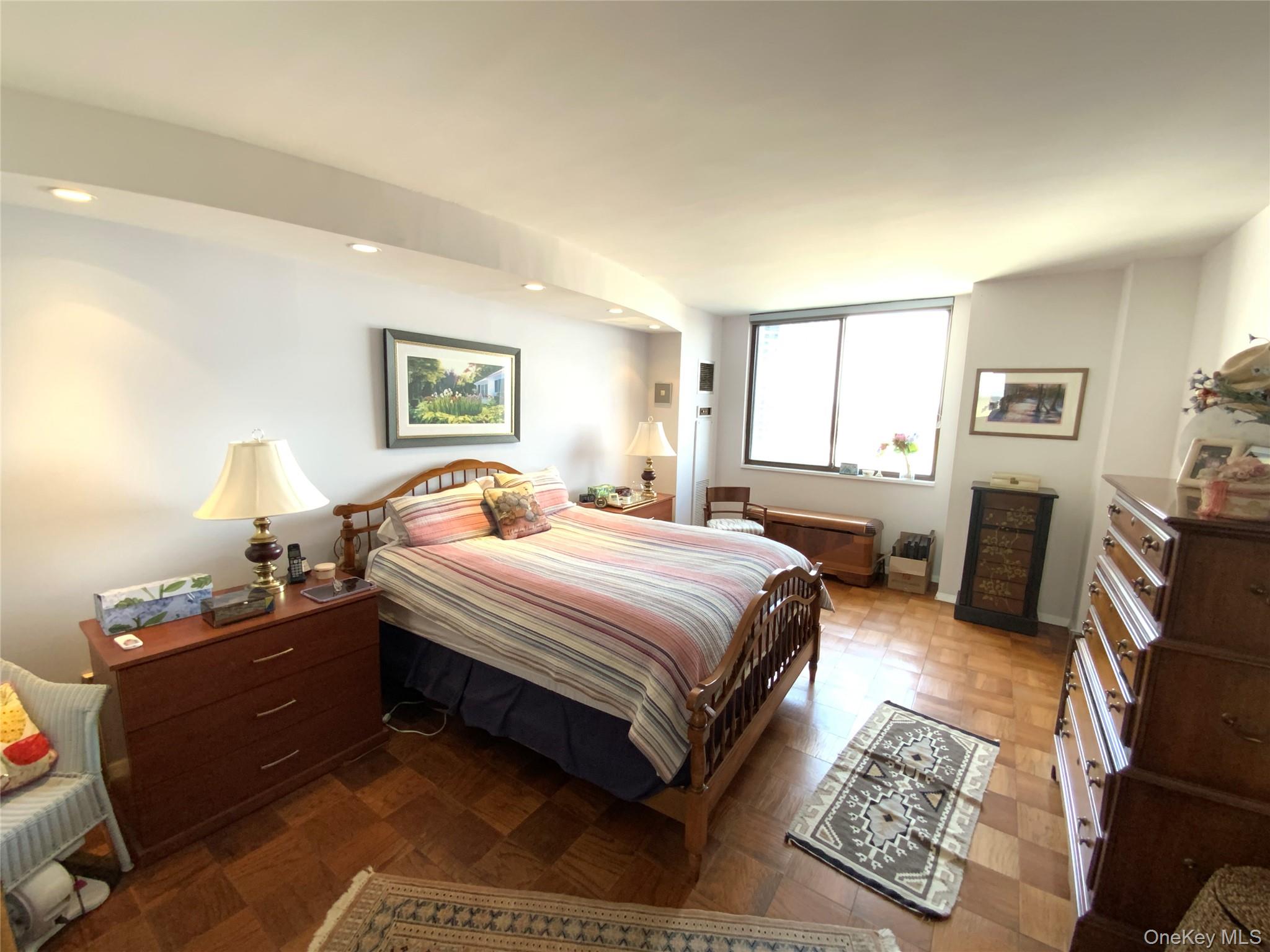 #20 photo, 27110 Grand Central Parkway, Floral Park , NY 11005