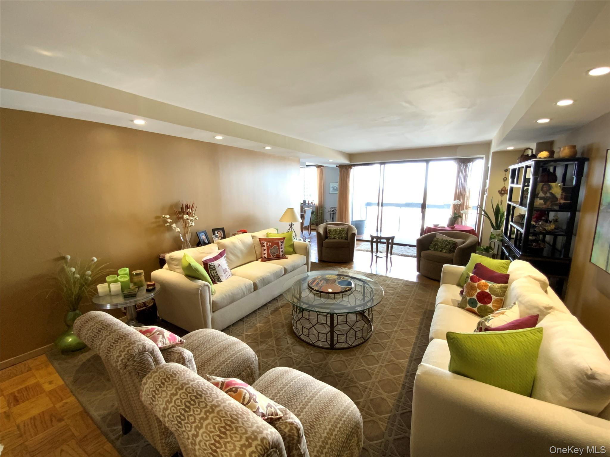 #5 photo, 27110 Grand Central Parkway, Floral Park , NY 11005