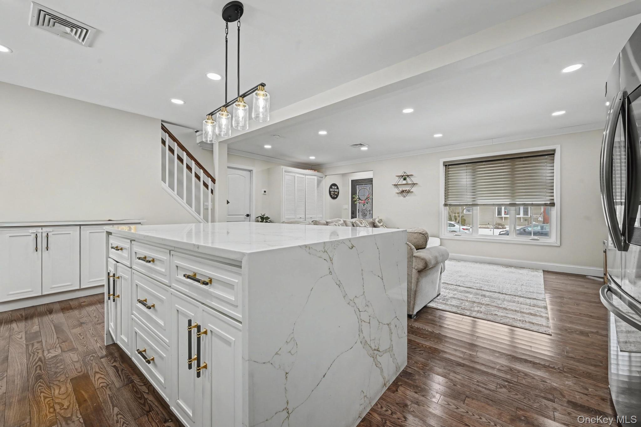 #11 photo, 99 Kuhl Avenue, Hicksville , NY 11801