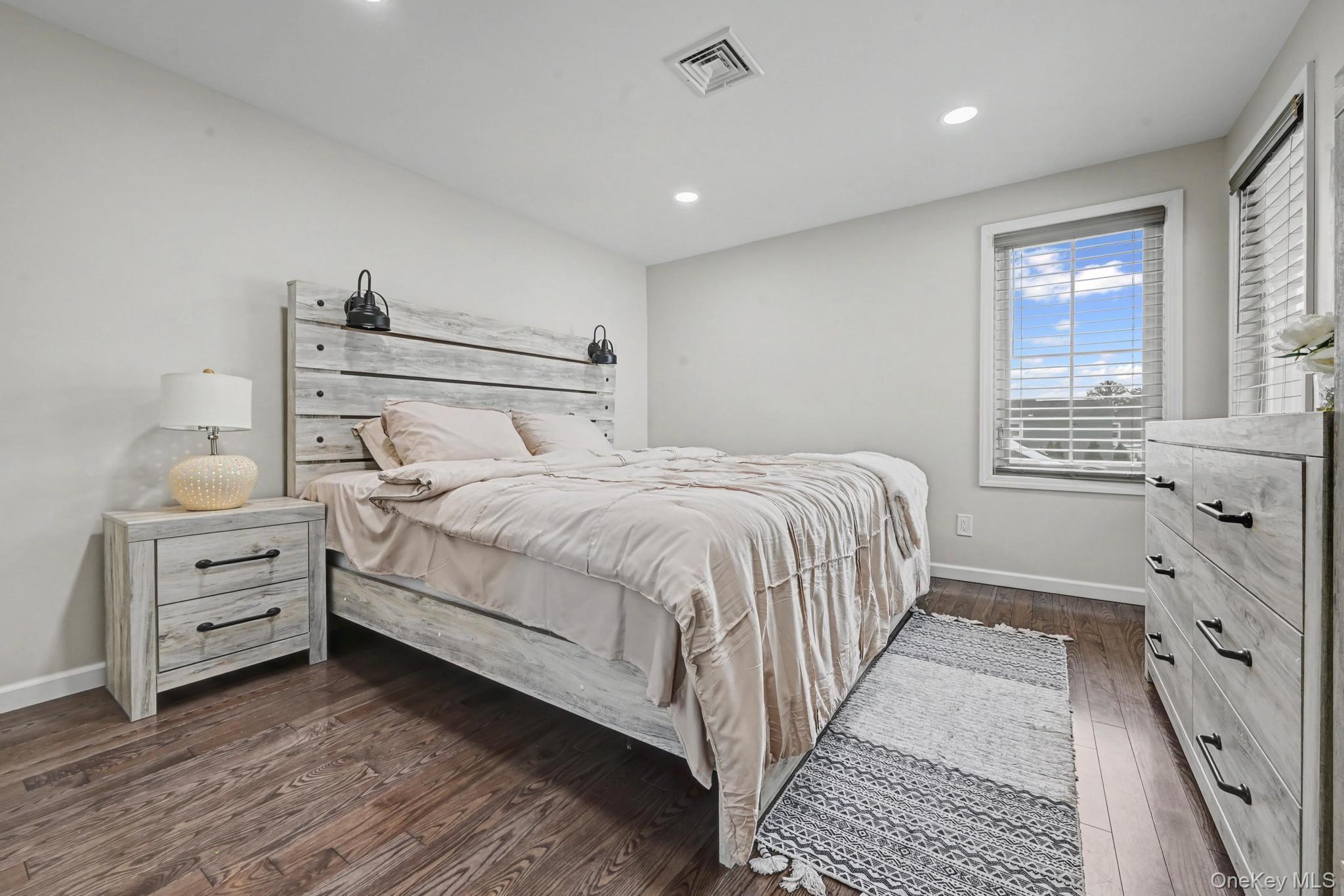 #16 photo, 99 Kuhl Avenue, Hicksville , NY 11801