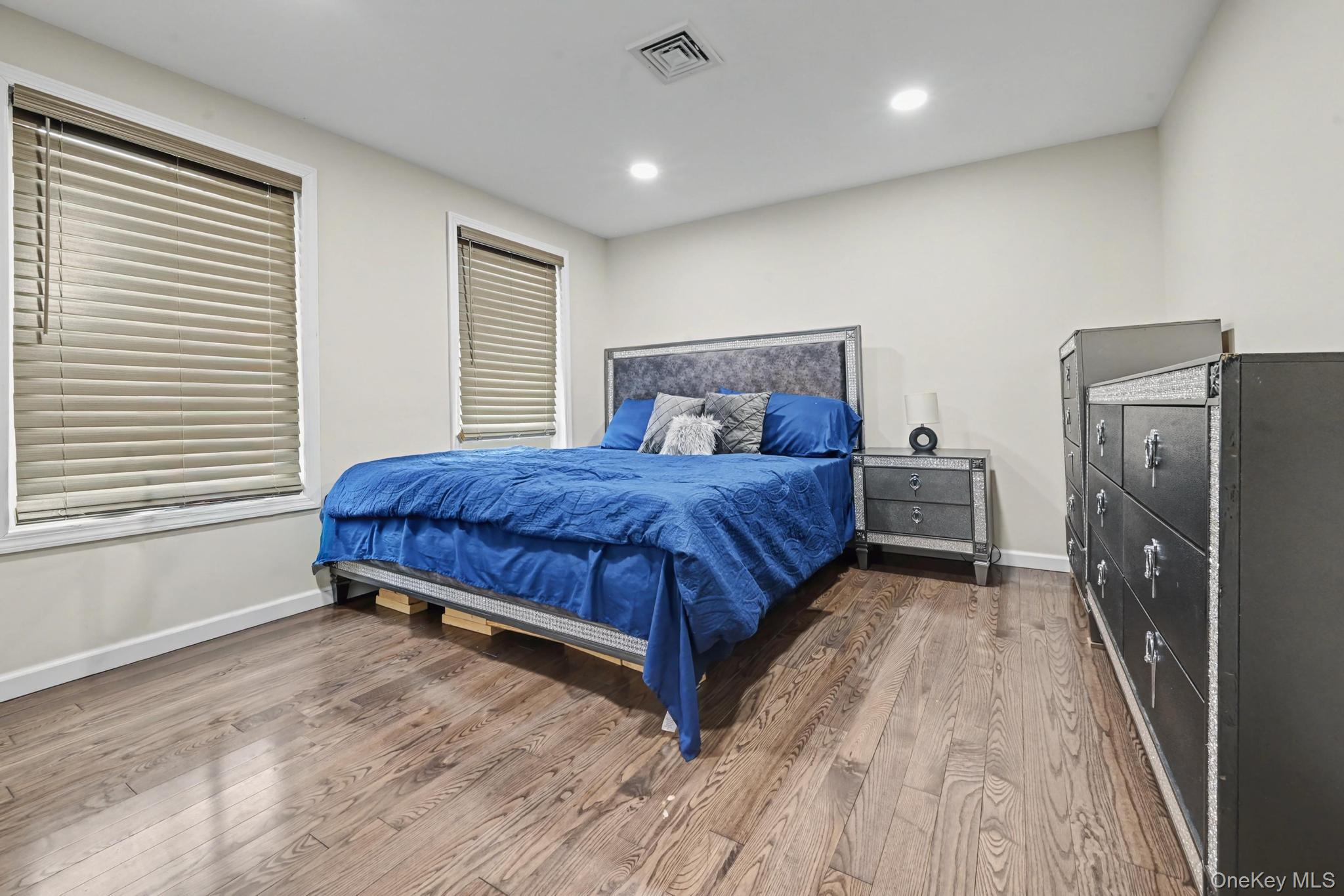 #18 photo, 99 Kuhl Avenue, Hicksville , NY 11801