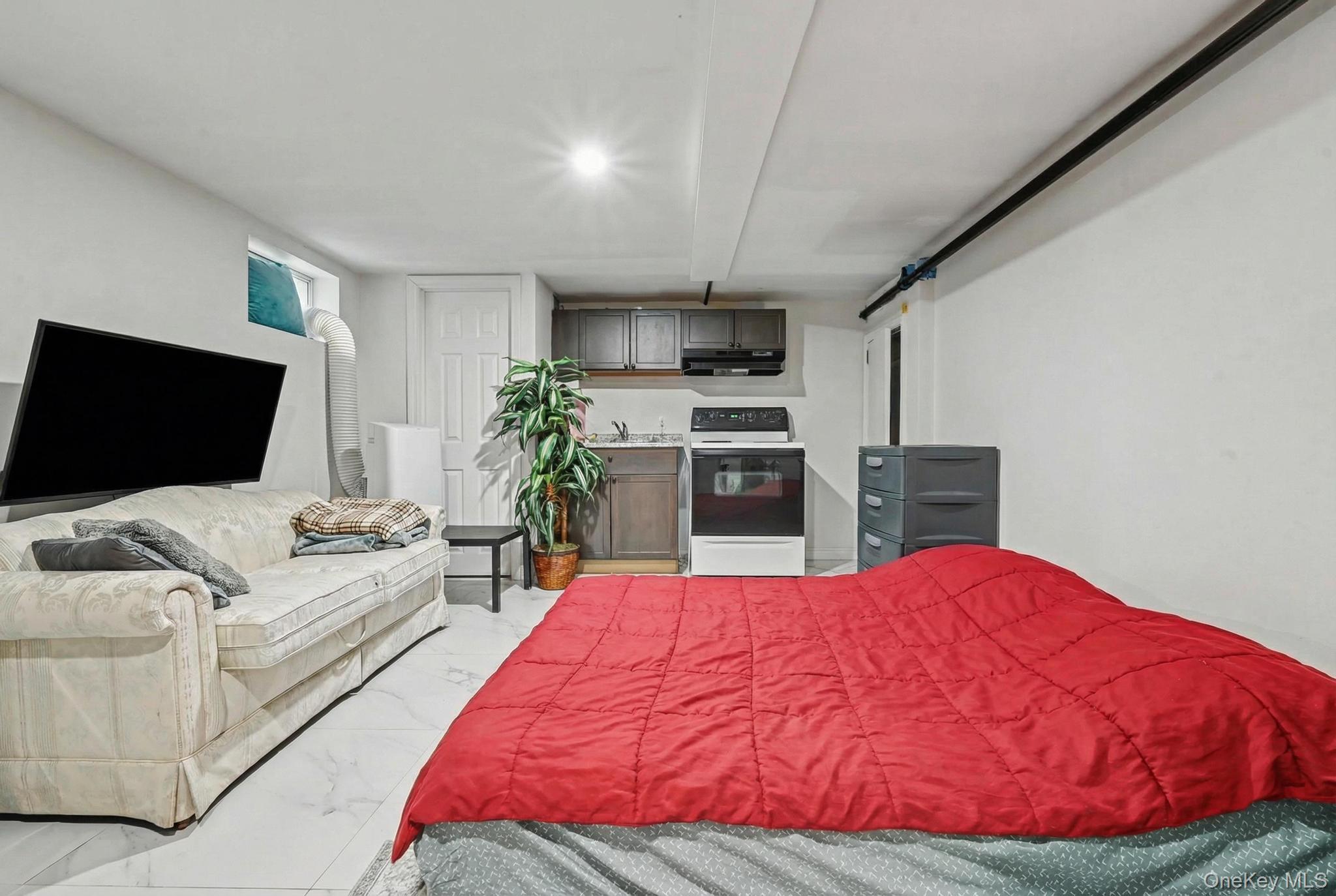 #16 photo, 8311 Little Neck Parkway, Glen Oaks , NY 11004