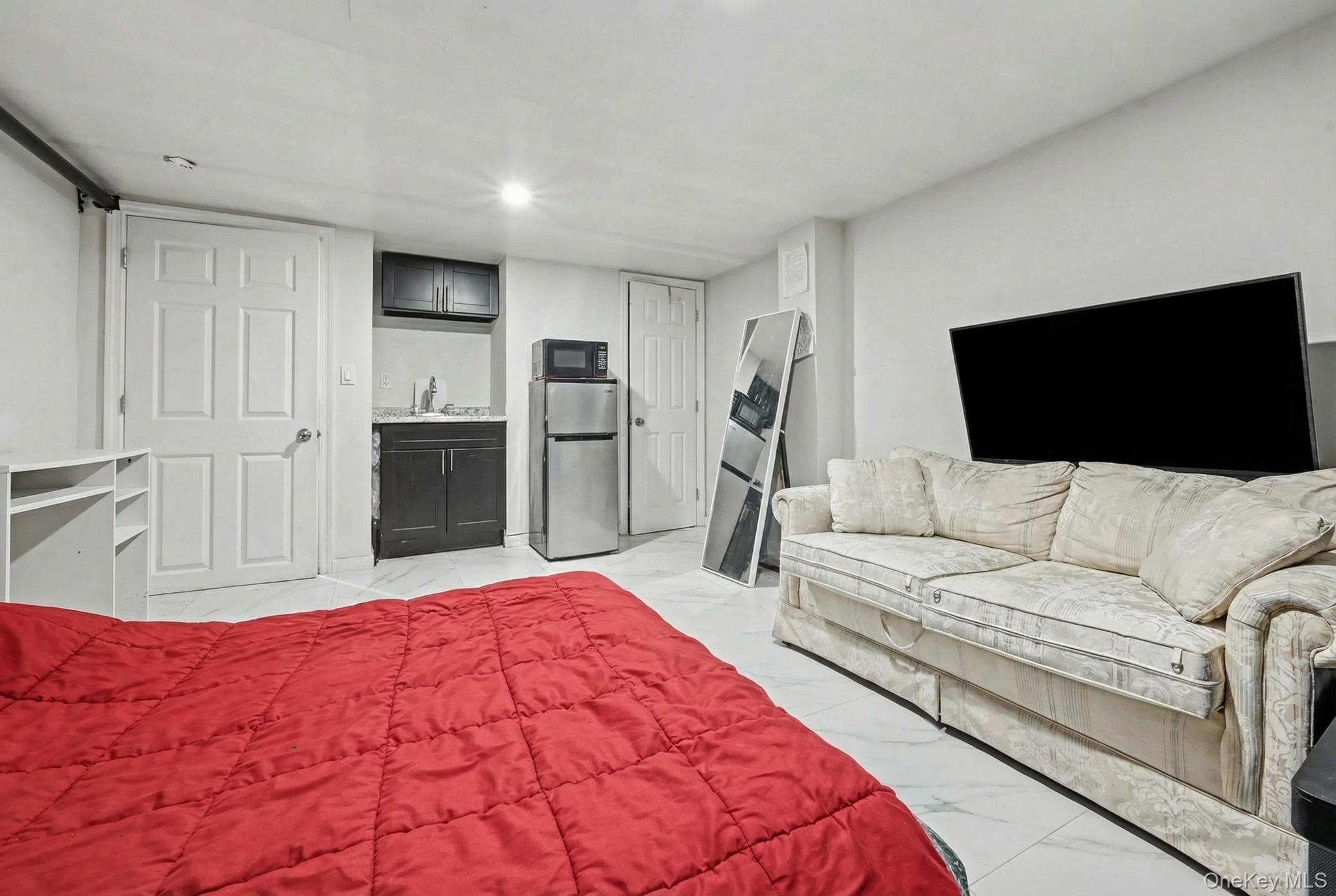 #17 photo, 8311 Little Neck Parkway, Glen Oaks , NY 11004