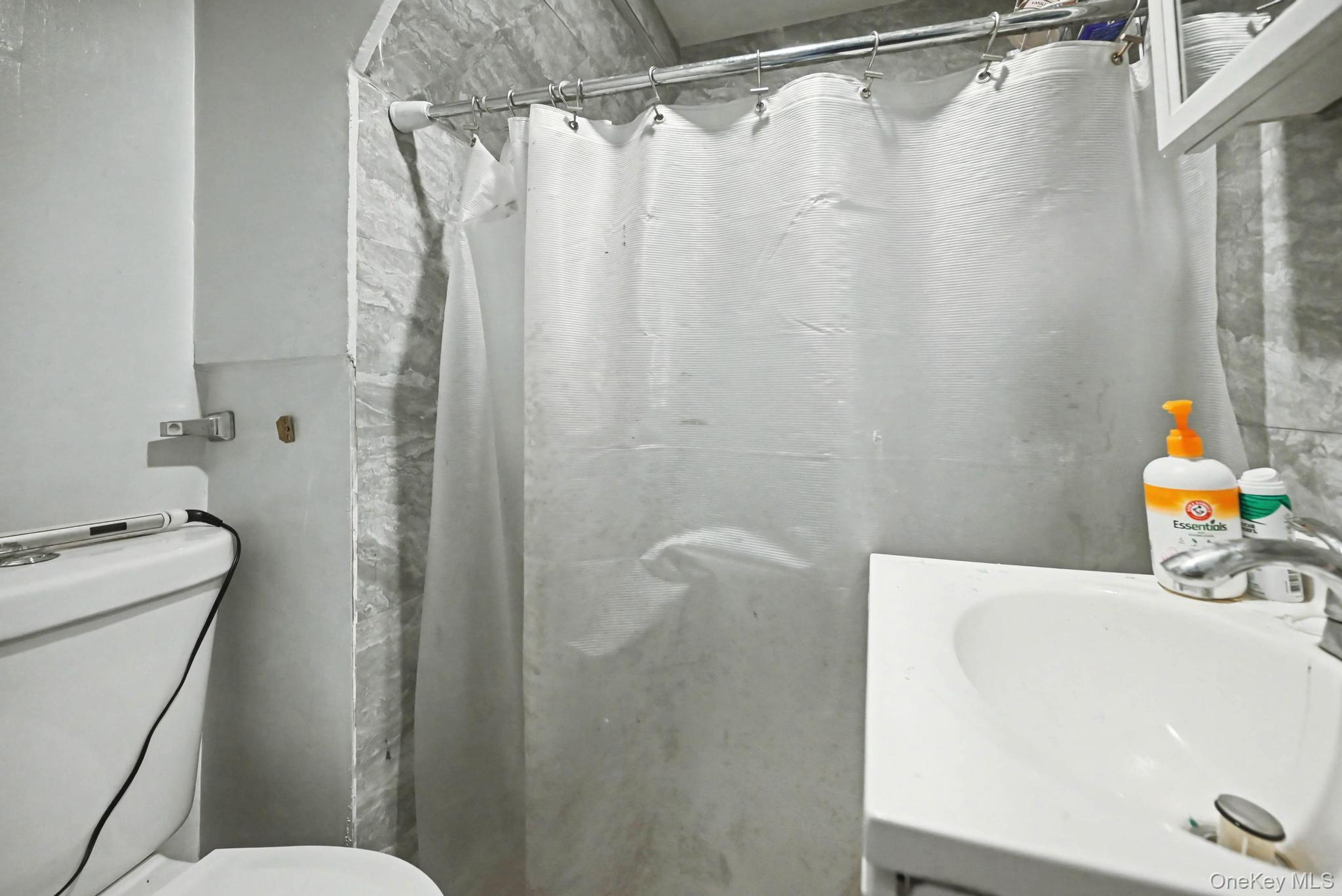 #18 photo, 8311 Little Neck Parkway, Glen Oaks , NY 11004