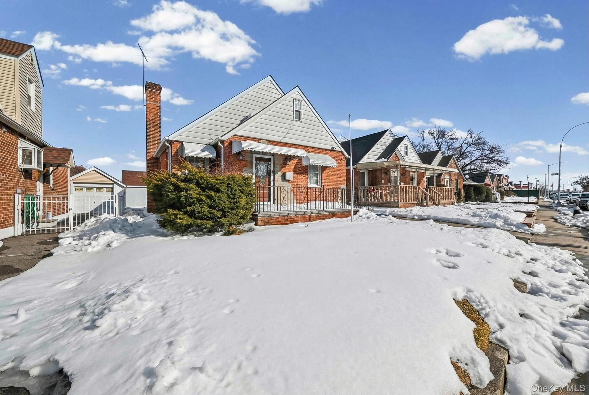 #3 photo, 8311 Little Neck Parkway, Glen Oaks , NY 11004