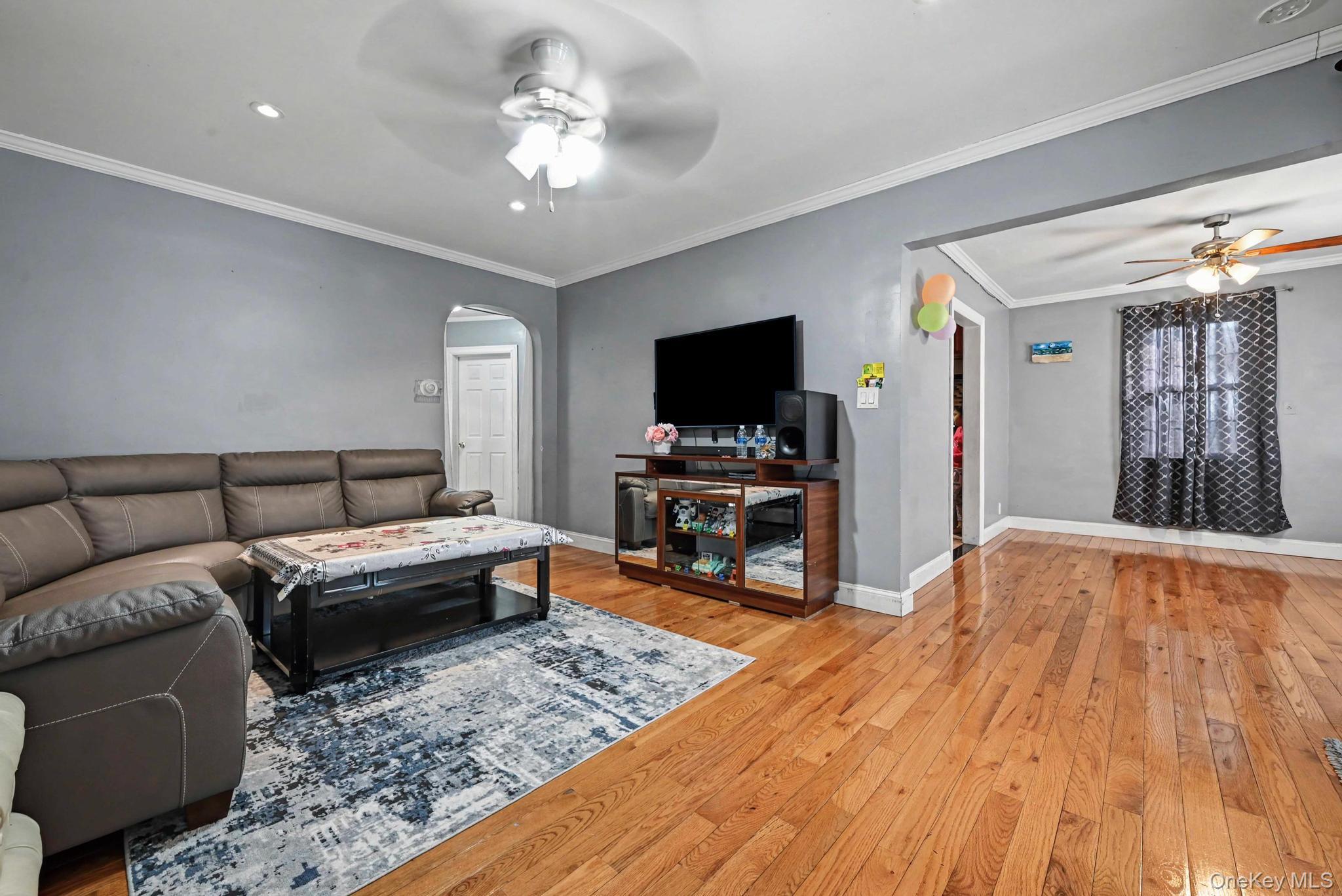 #4 photo, 8311 Little Neck Parkway, Glen Oaks , NY 11004