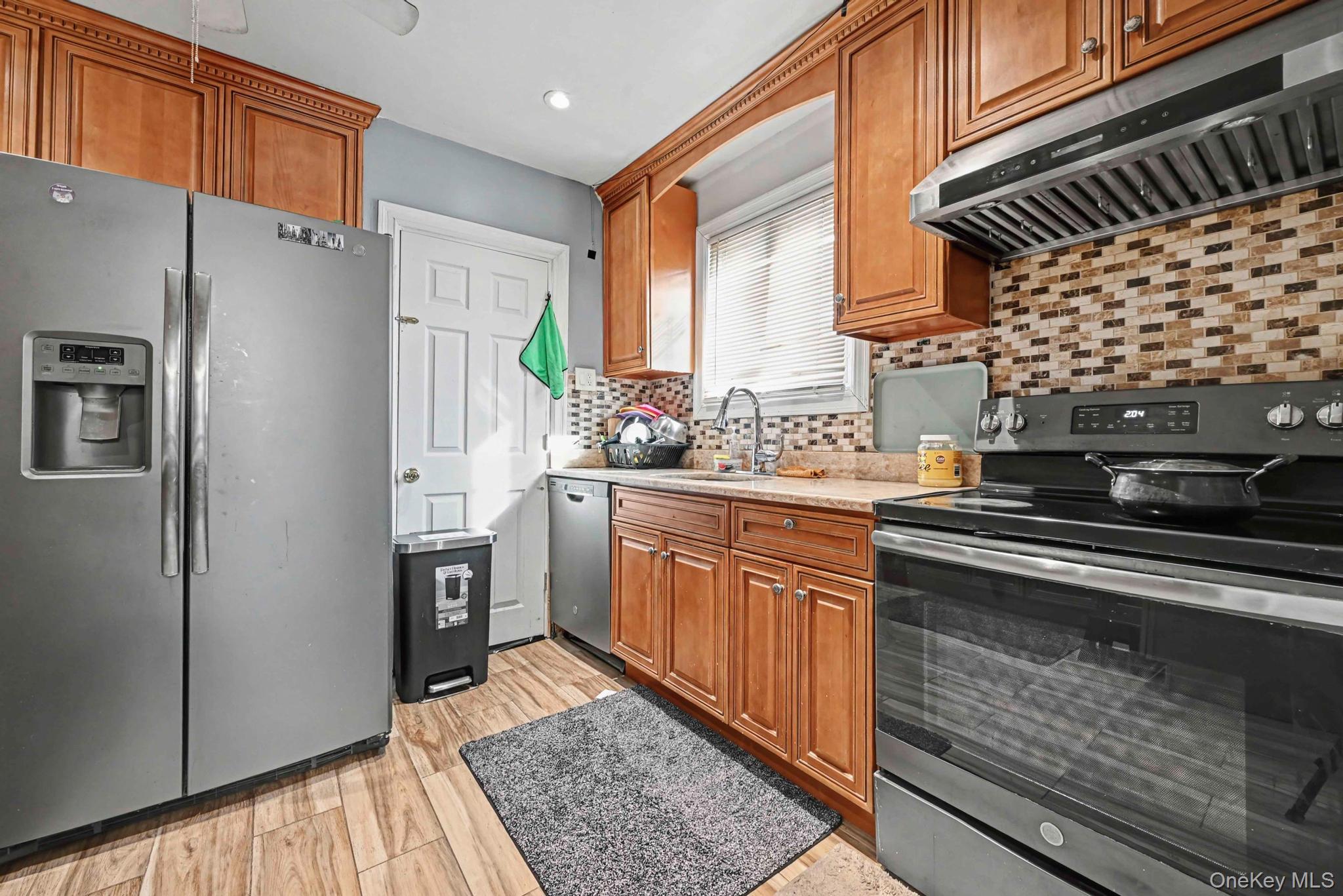 #9 photo, 8311 Little Neck Parkway, Glen Oaks , NY 11004