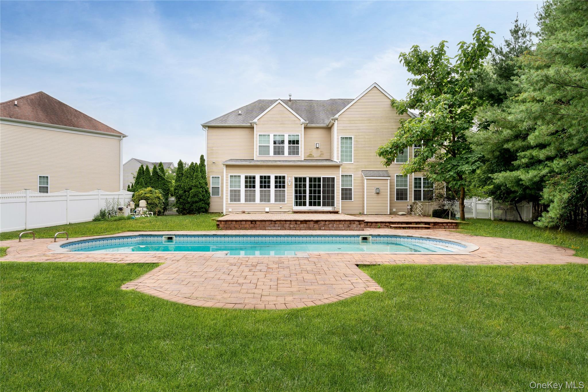 #10 photo, 48 Avolet Court, Mount Sinai , NY 11766