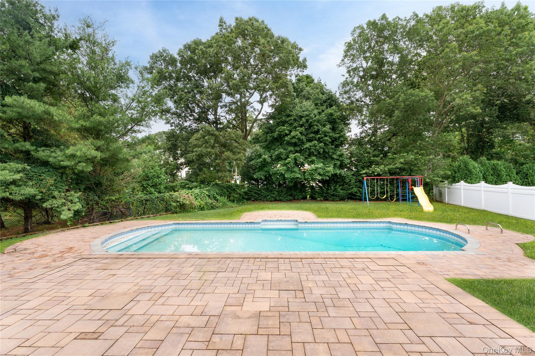 #8 photo, 48 Avolet Court, Mount Sinai , NY 11766