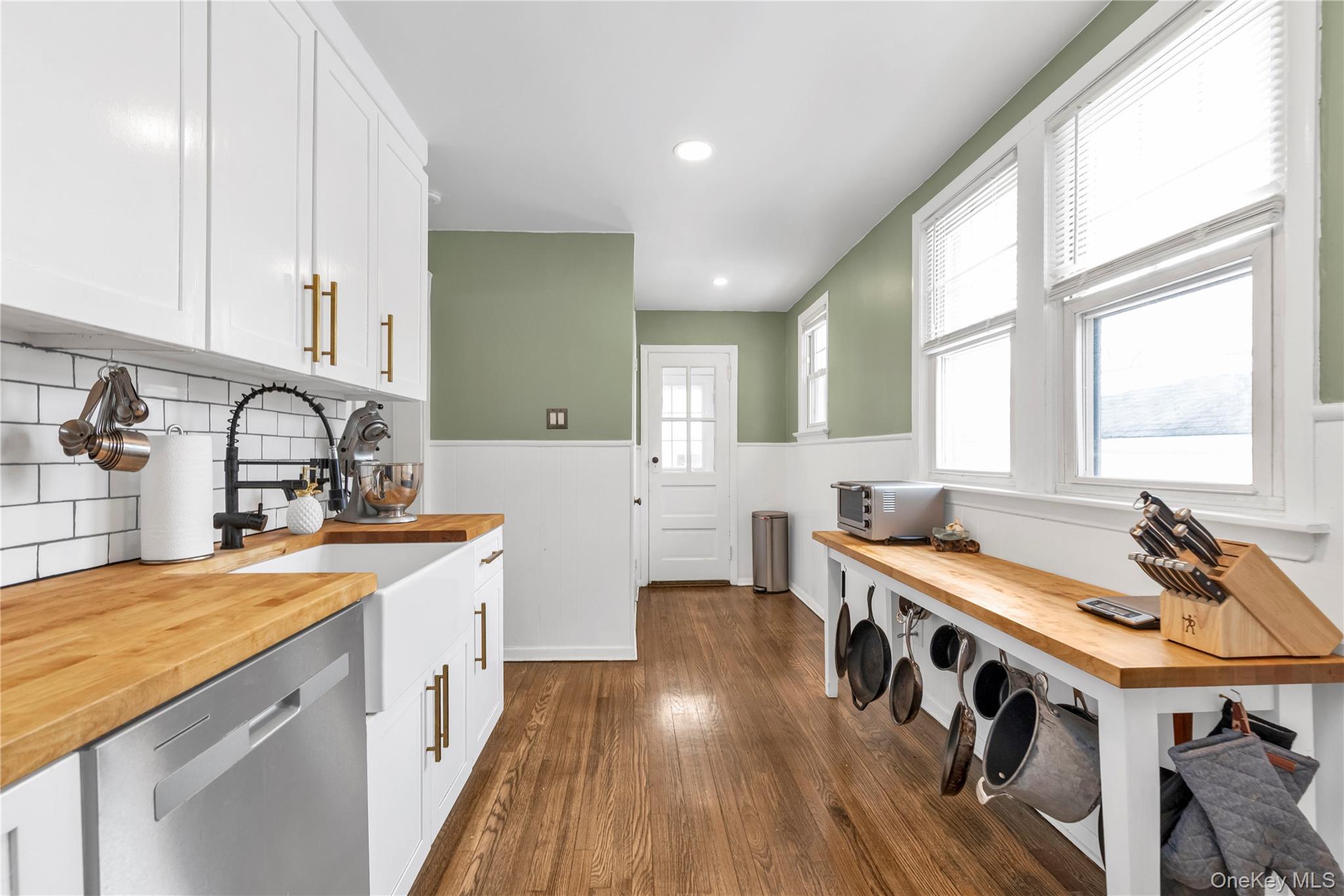 #10 photo, 14 Denton Court, Rockville Centre , NY 11570