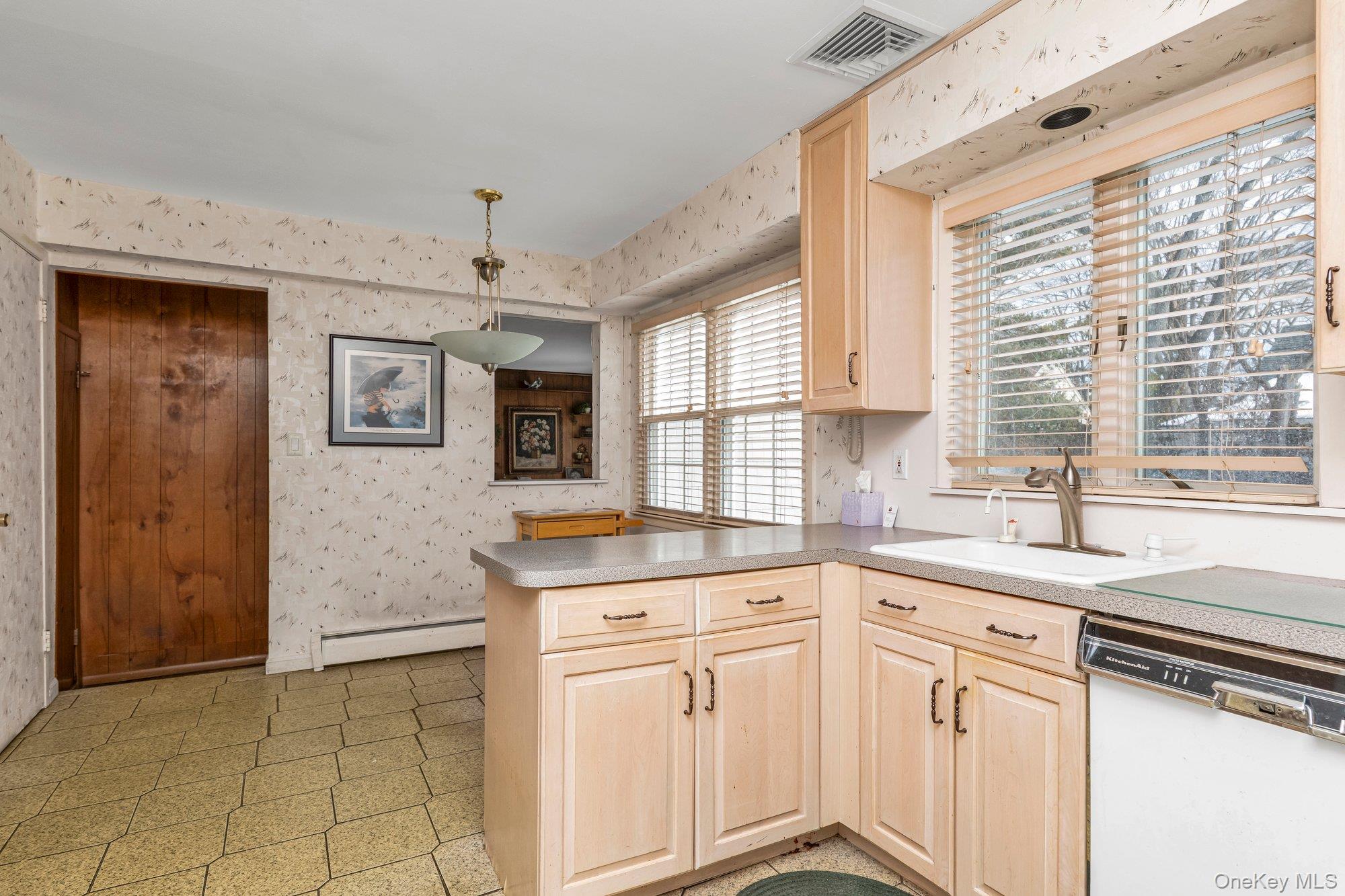 #4 photo, 2538 Bradley Court, Merrick , NY 11566